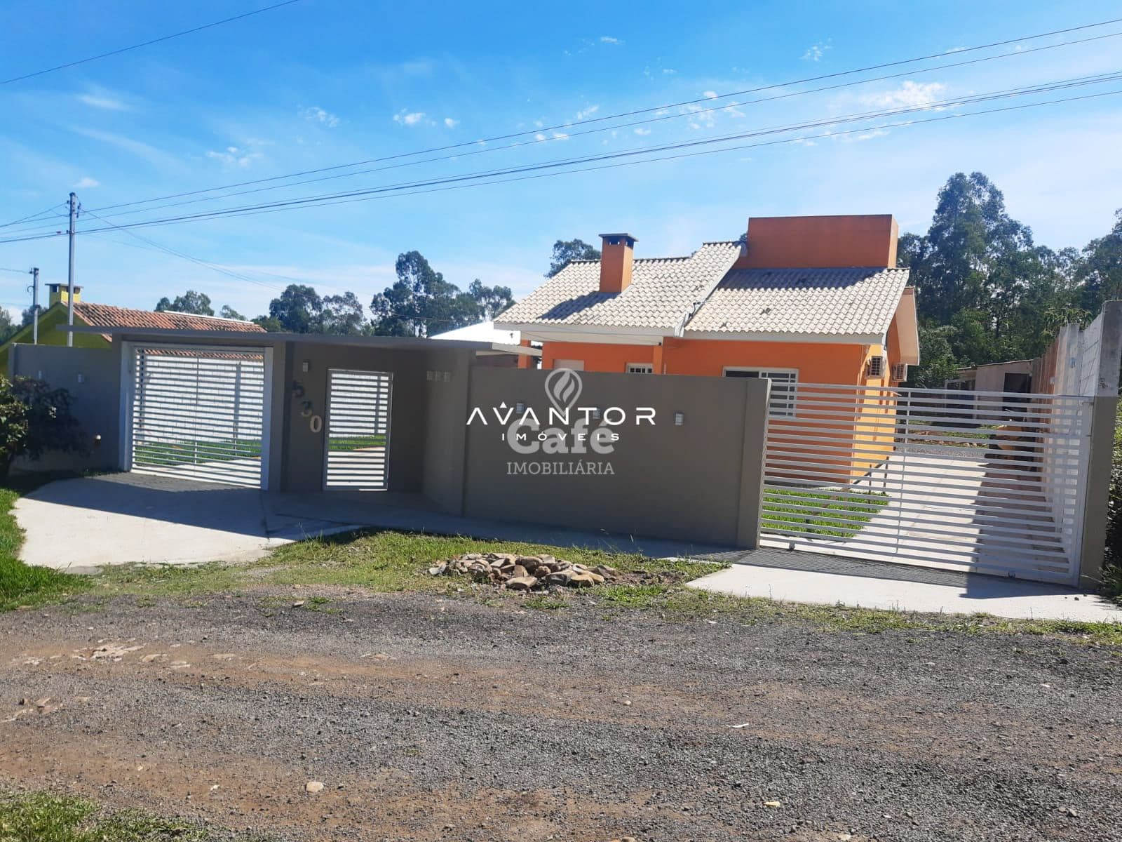 Casa em Itaara de 2 Dormitórios, Sala de Estar, Lareira, Banheiro Social, Cozinha, Área de — Casa com 2 quartos à venda em Etelvina, Itaara/RS