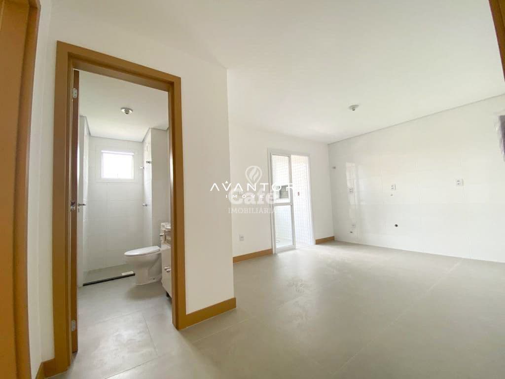 Sala com acesso a banheiro — Apartamento com 1 quarto à venda no Dom Valmor, em Centro, Santa Maria/RS
