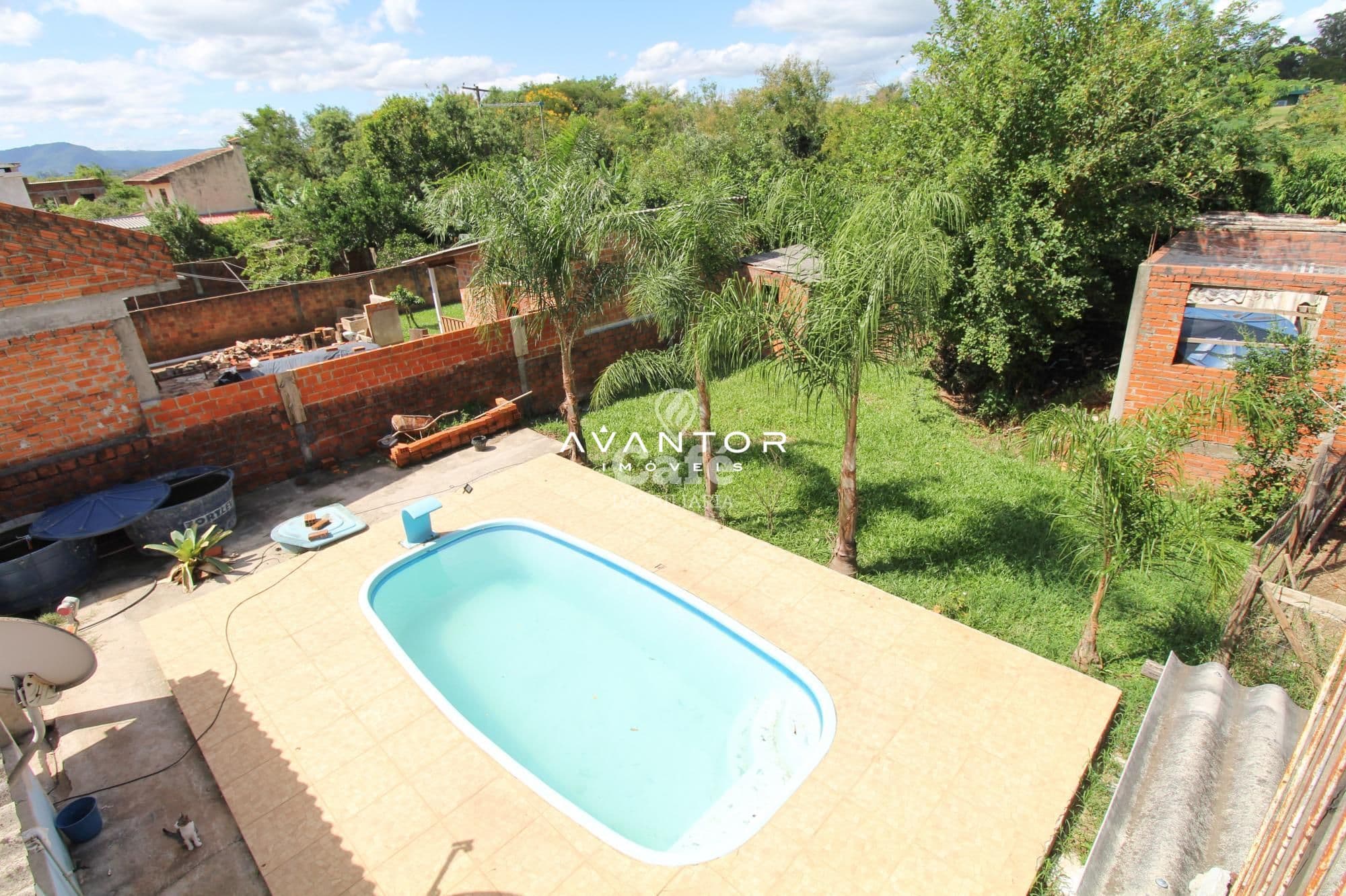 Piscina com área externa arborizada — Casa com 2 quartos à venda em Camobi, Santa Maria/RS