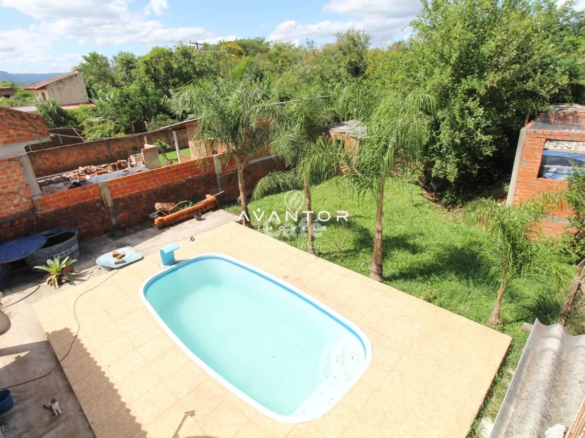 Piscina com área externa arborizada — Casa com 2 quartos à venda em Camobi, Santa Maria/RS