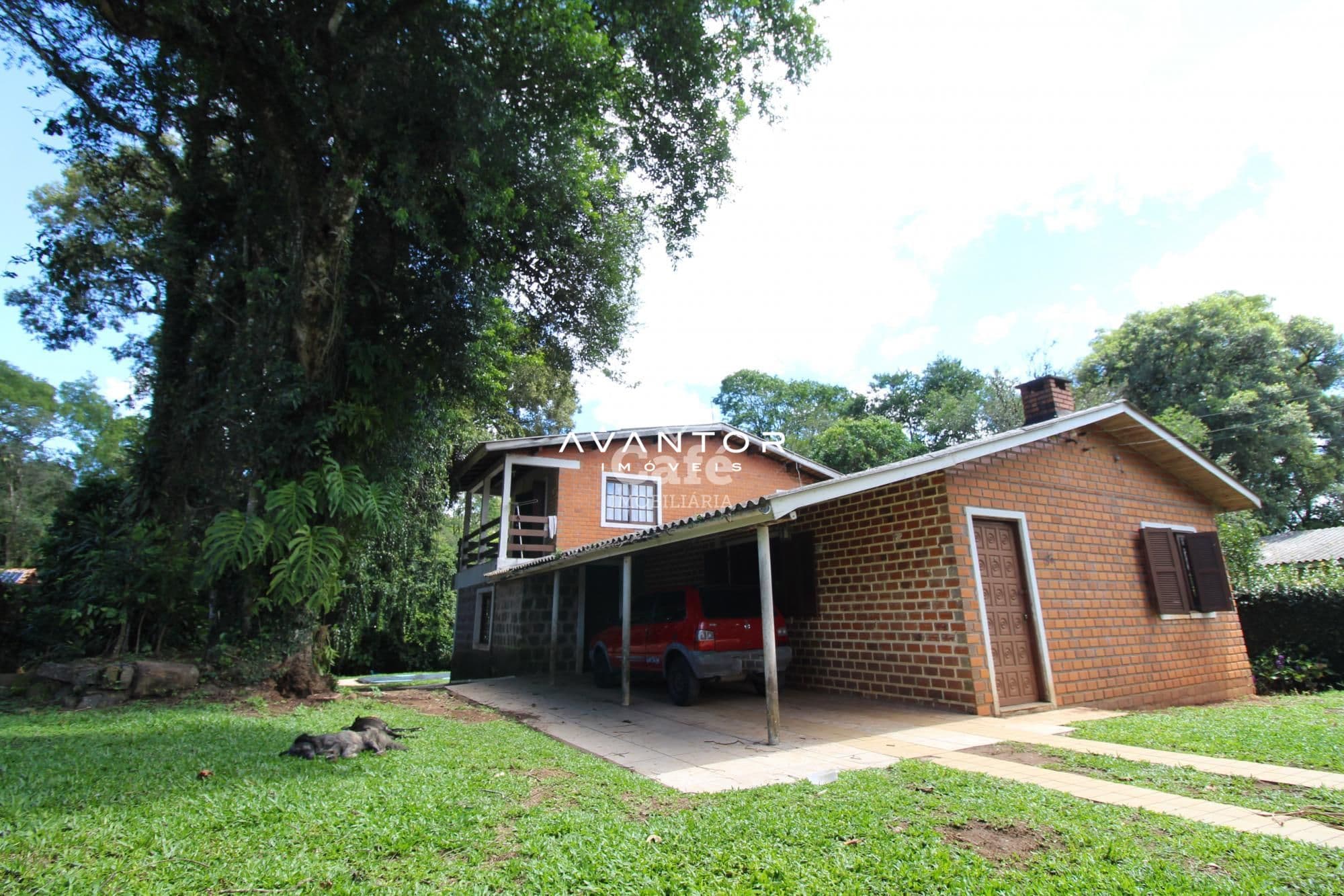 Fachada da casa com garagem — Casa com 4 quartos à venda em Novo Pinhal, Itaara/RS