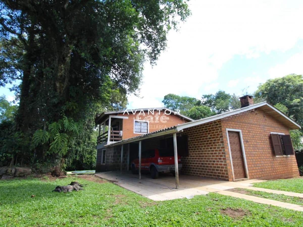 Fachada da casa com garagem — Casa com 4 quartos à venda em Novo Pinhal, Itaara/RS