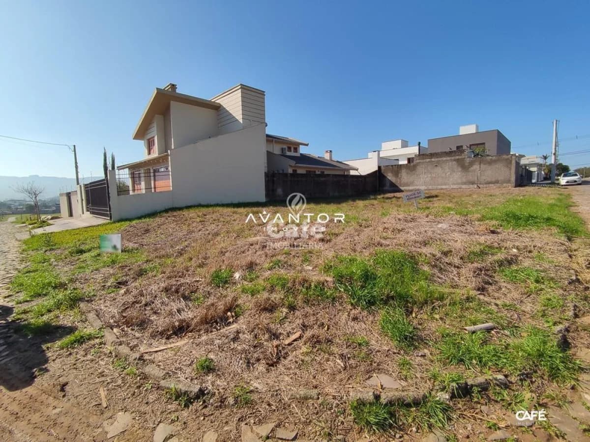Fachada da casa com terreno — Terreno à venda em Camobi, Santa Maria/RS