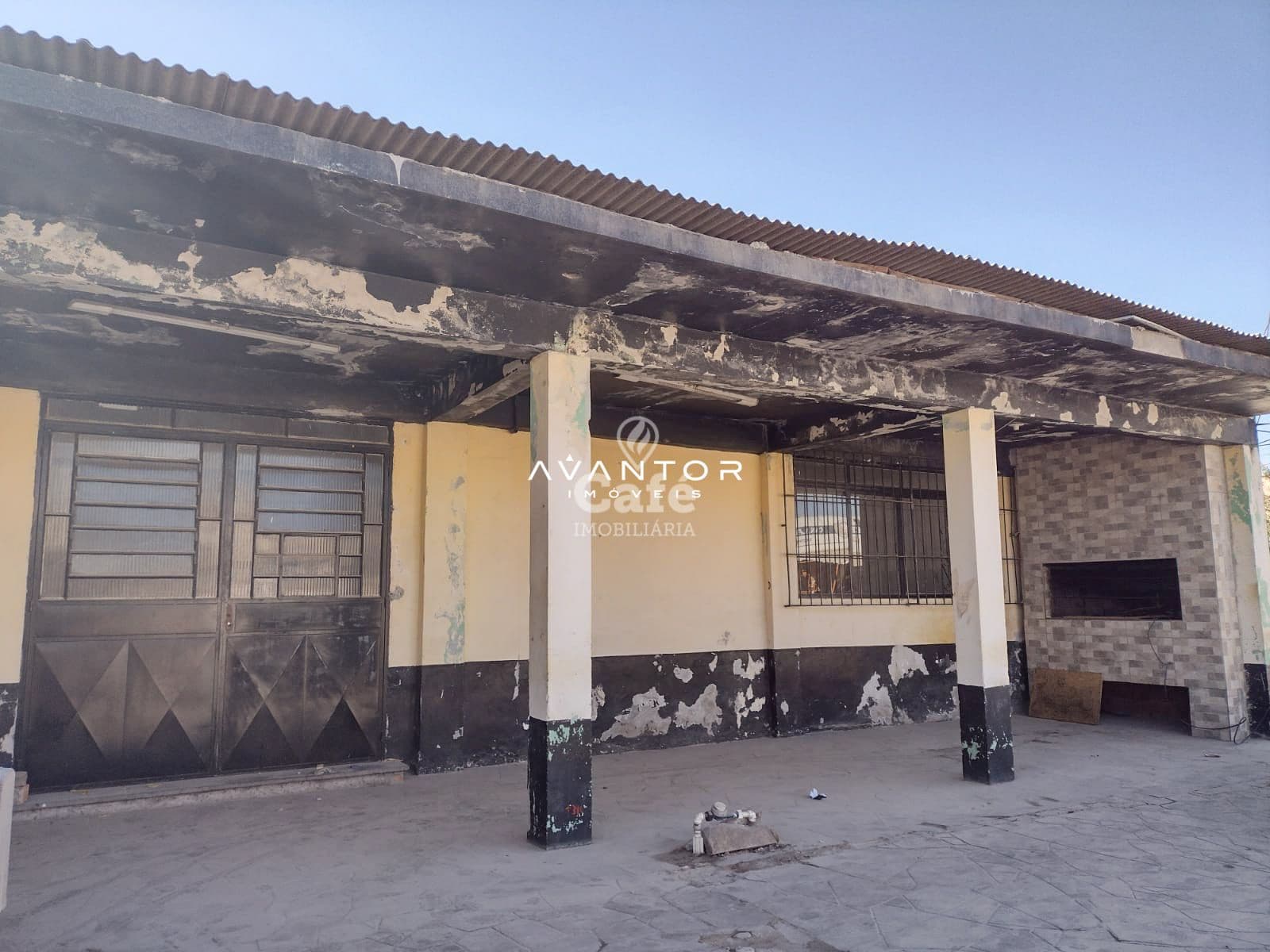 Ponto Comercial para Alugar com 110 m², (1) Sala Ampla, (2) Banheiros, Cozinha e Churrsque — Loja com 2 salas para alugar em Divina Providência, Santa Maria/RS
