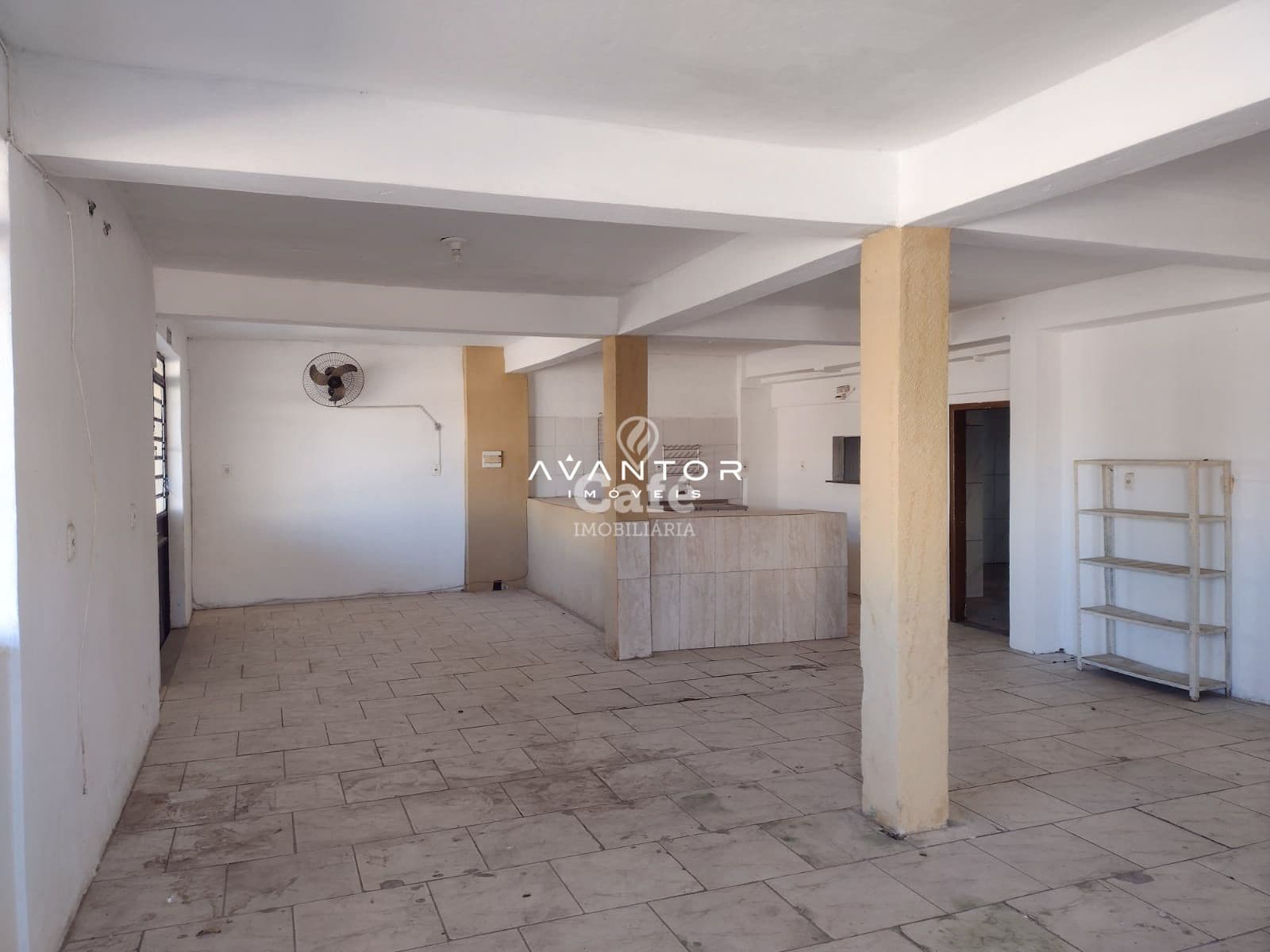 Ponto Comercial para Alugar com 110 m², (1) Sala Ampla, (2) Banheiros, Cozinha e Churrsque — Loja com 2 salas para alugar em Divina Providência, Santa Maria/RS