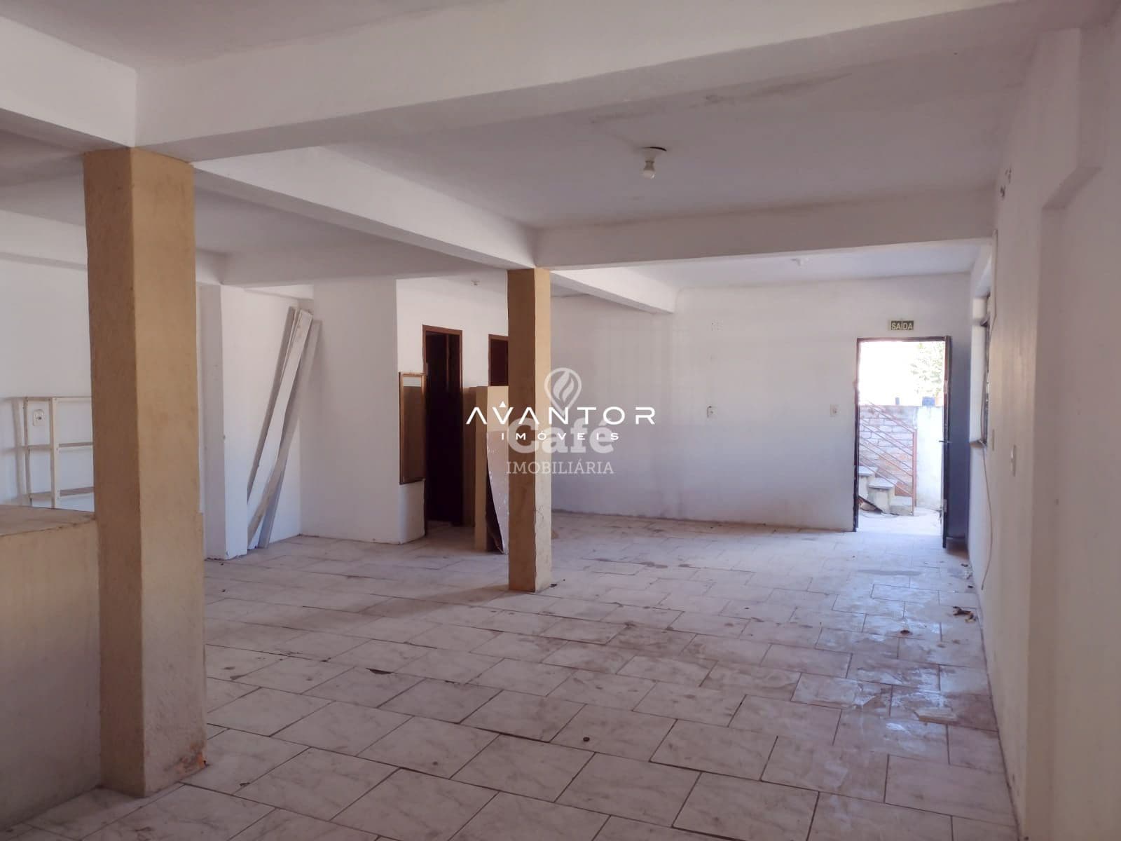 Ponto Comercial para Alugar com 110 m², (1) Sala Ampla, (2) Banheiros, Cozinha e Churrsque — Loja com 2 salas para alugar em Divina Providência, Santa Maria/RS