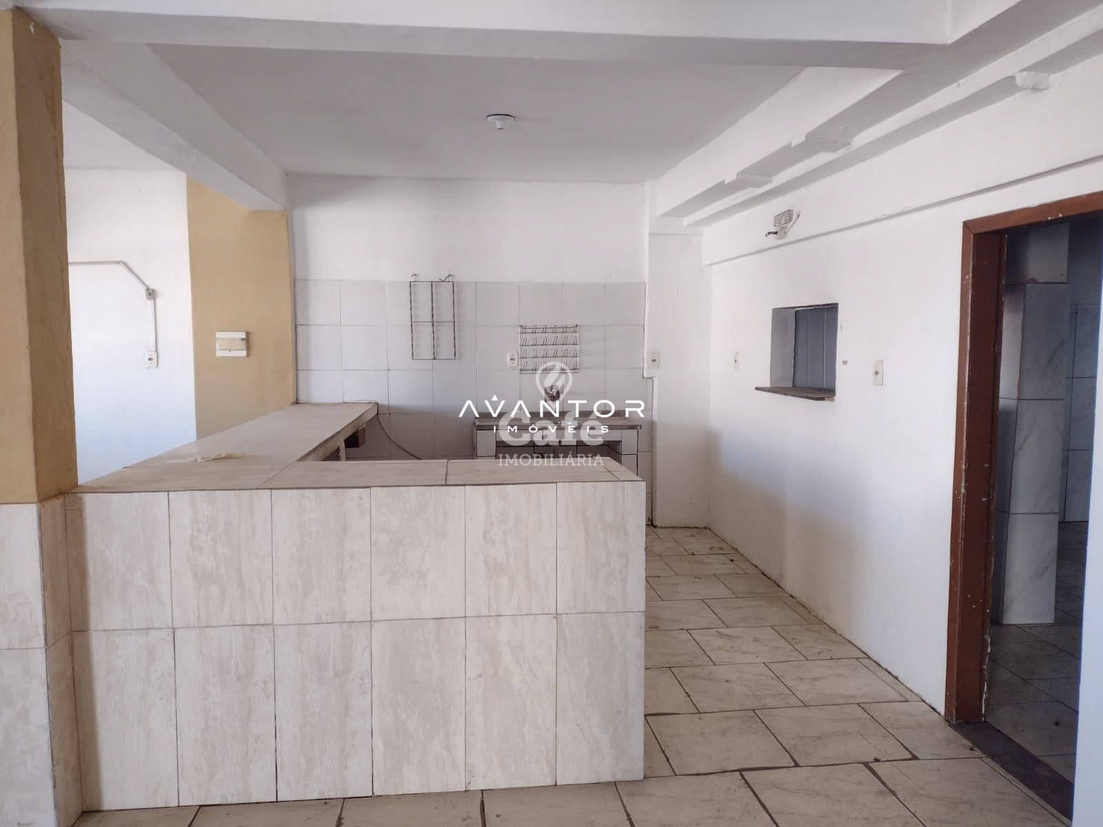 Ponto Comercial para Alugar com 110 m², (1) Sala Ampla, (2) Banheiros, Cozinha e Churrsque — Loja com 2 salas para alugar em Divina Providência, Santa Maria/RS