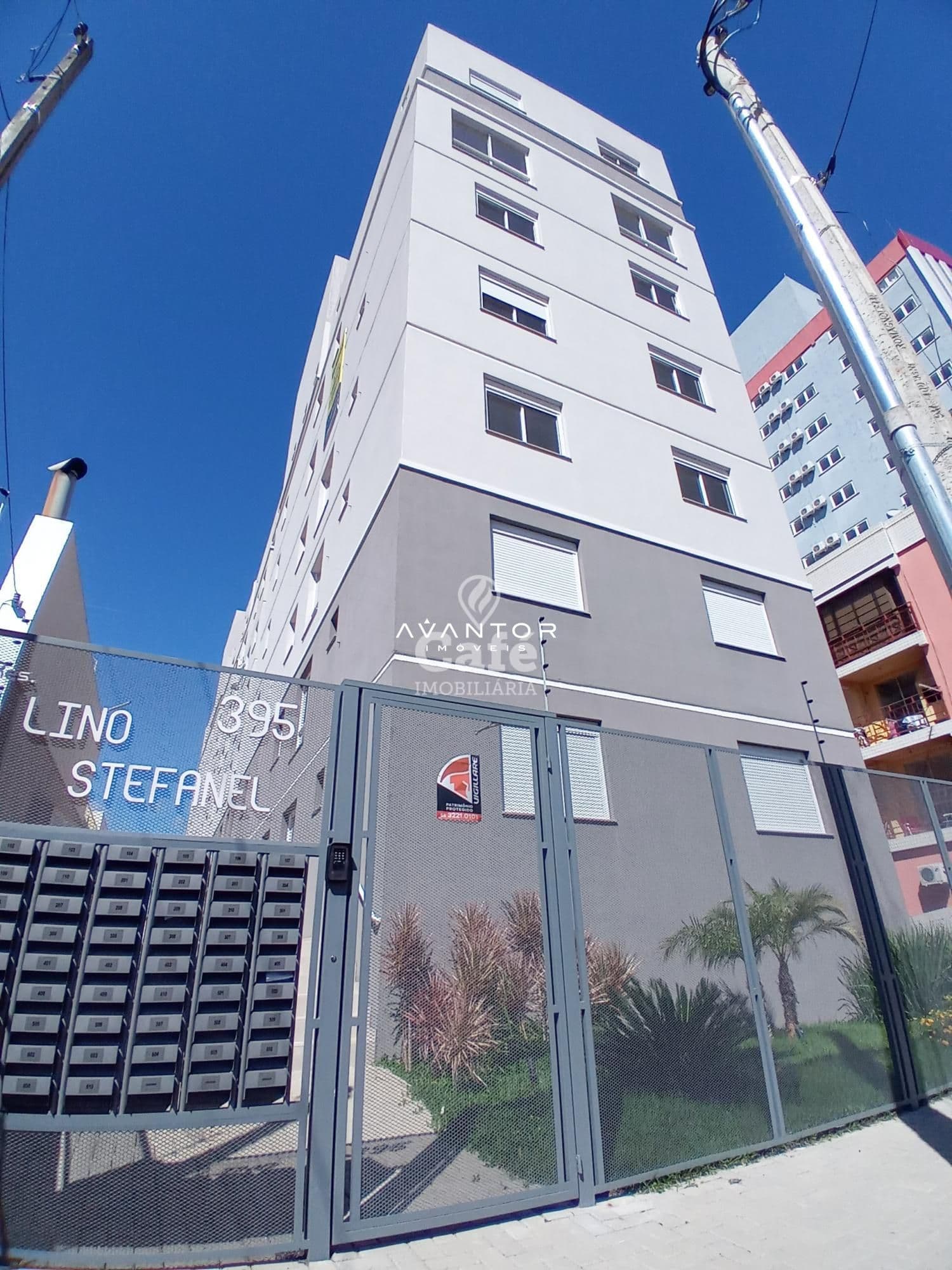 Fachada do prédio com entrada — Apartamento com 1 quarto à venda em Nossa Senhora de Fátima, Santa Maria/RS