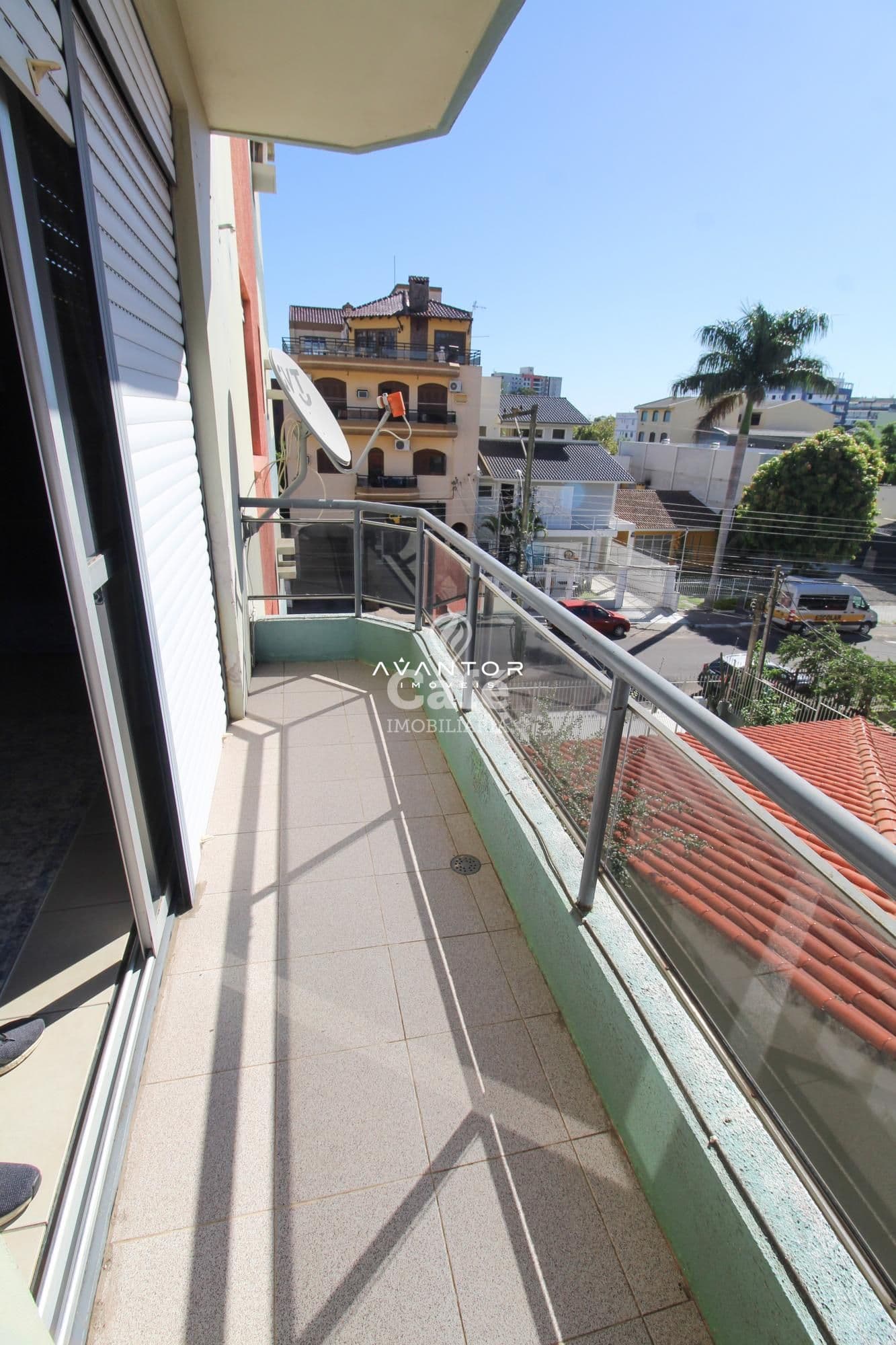 Amplo apartamento,com 3 dormitórios,sendo 1 suíte,escritório,sacada e duas vagas de garage — Apartamento com 4 quartos à venda em Nossa Senhora de Fátima, Santa Maria/RS