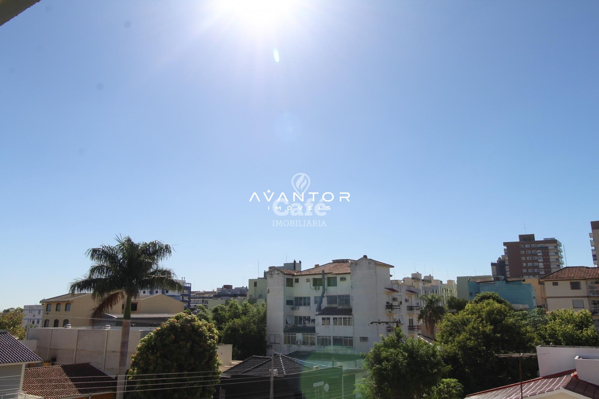 Amplo apartamento,com 3 dormitórios,sendo 1 suíte,escritório,sacada e duas vagas de garage — Apartamento com 4 quartos à venda em Nossa Senhora de Fátima, Santa Maria/RS
