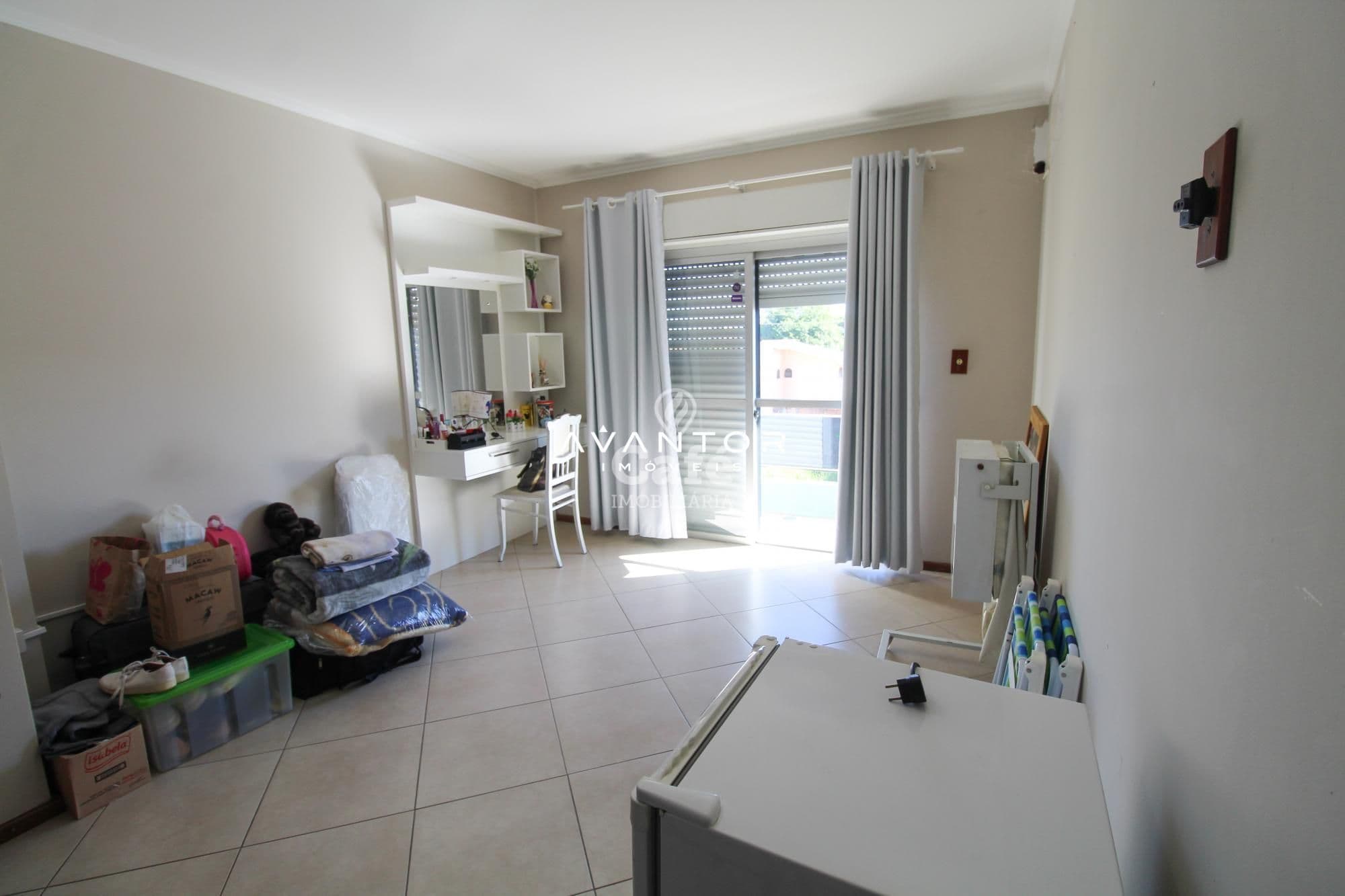 Amplo apartamento,com 3 dormitórios,sendo 1 suíte,escritório,sacada e duas vagas de garage — Apartamento com 4 quartos à venda em Nossa Senhora de Fátima, Santa Maria/RS