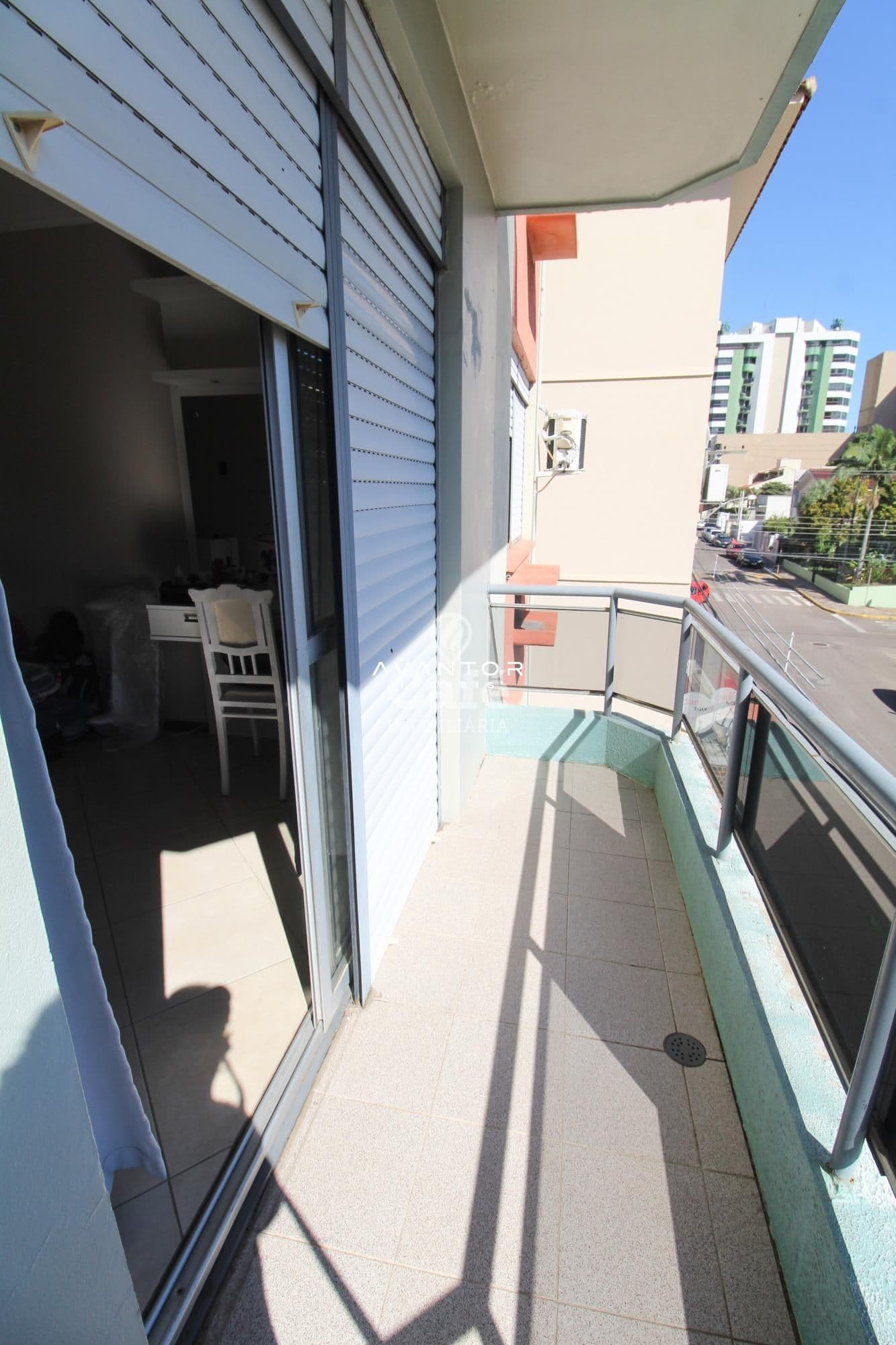 Amplo apartamento,com 3 dormitórios,sendo 1 suíte,escritório,sacada e duas vagas de garage — Apartamento com 4 quartos à venda em Nossa Senhora de Fátima, Santa Maria/RS