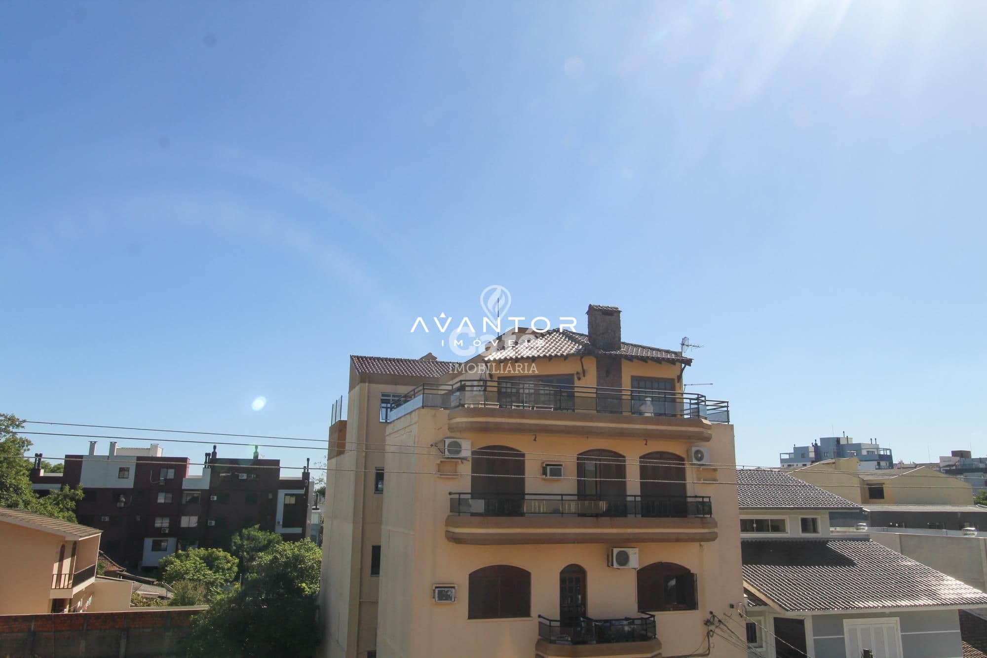 Amplo apartamento,com 3 dormitórios,sendo 1 suíte,escritório,sacada e duas vagas de garage — Apartamento com 4 quartos à venda em Nossa Senhora de Fátima, Santa Maria/RS