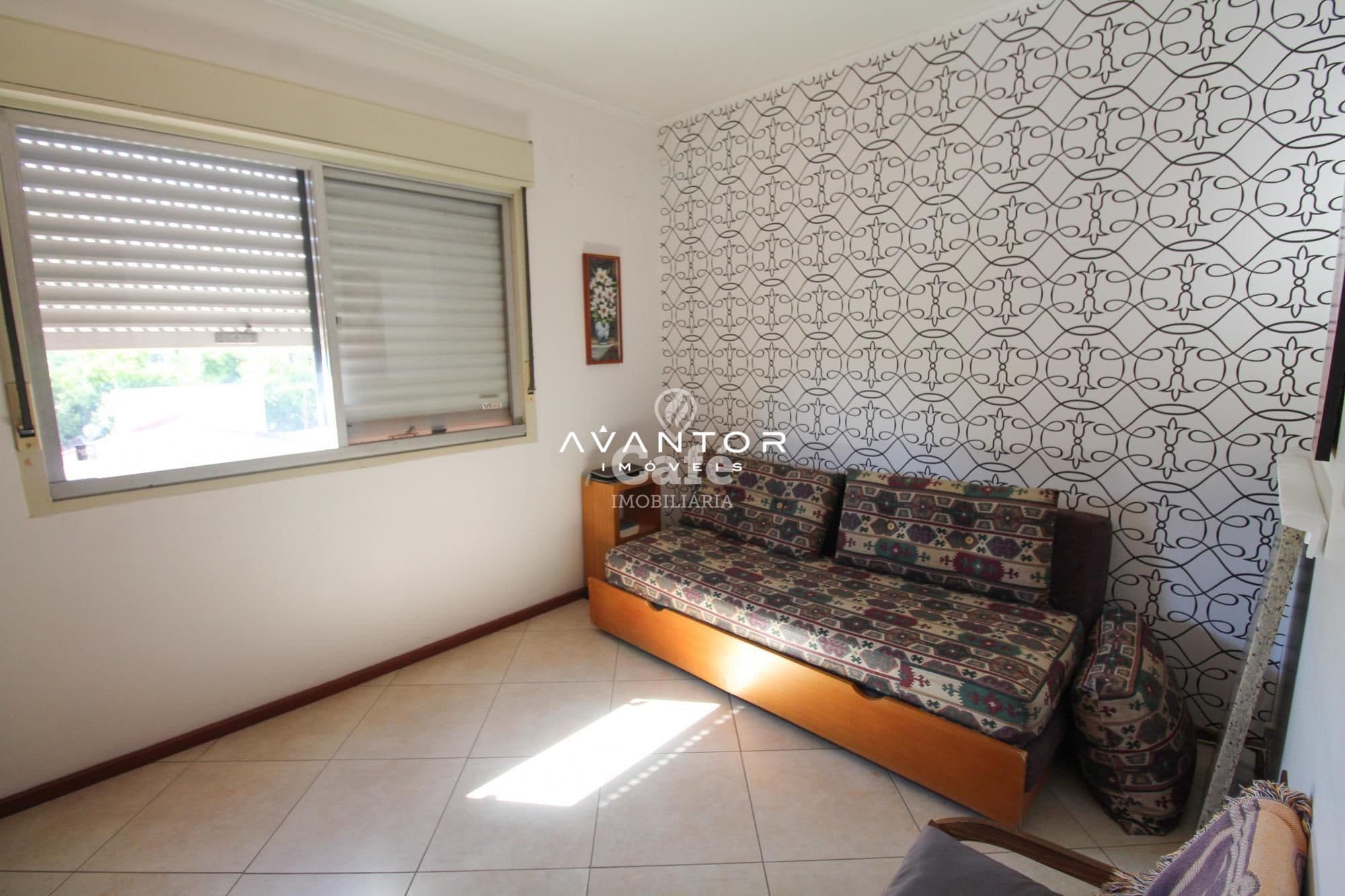 Amplo apartamento,com 3 dormitórios,sendo 1 suíte,escritório,sacada e duas vagas de garage — Apartamento com 4 quartos à venda em Nossa Senhora de Fátima, Santa Maria/RS