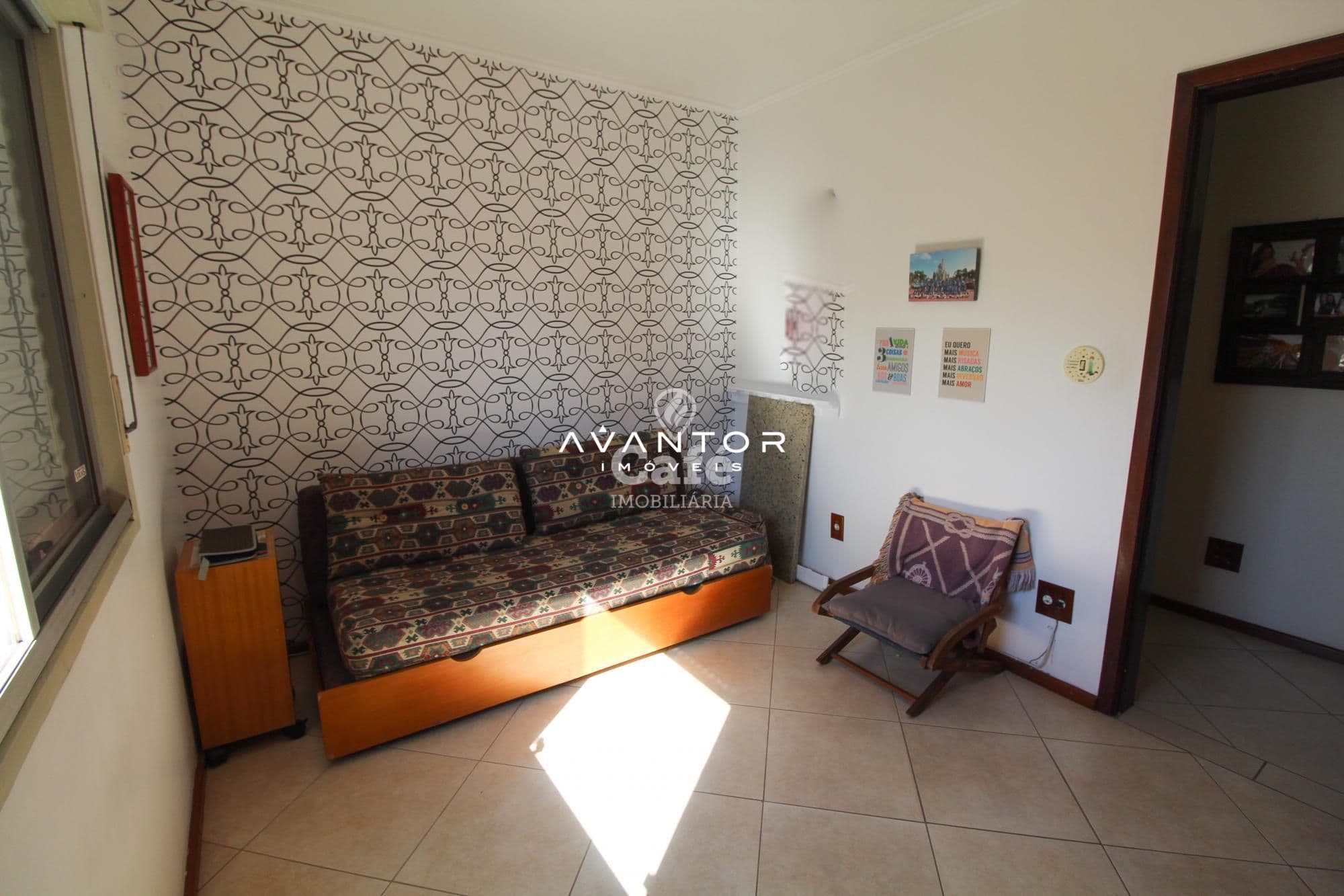 Amplo apartamento,com 3 dormitórios,sendo 1 suíte,escritório,sacada e duas vagas de garage — Apartamento com 4 quartos à venda em Nossa Senhora de Fátima, Santa Maria/RS