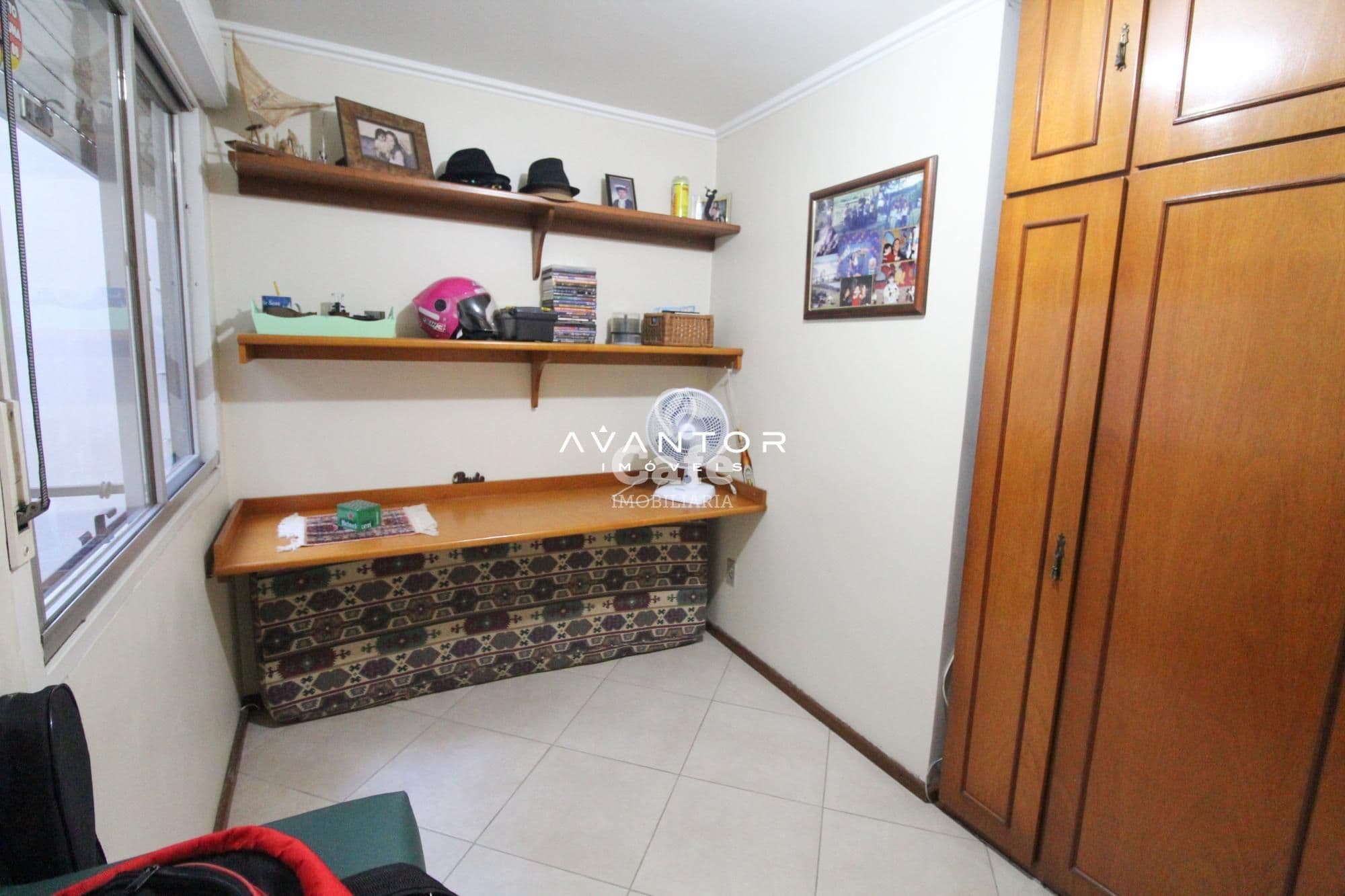 Amplo apartamento,com 3 dormitórios,sendo 1 suíte,escritório,sacada e duas vagas de garage — Apartamento com 4 quartos à venda em Nossa Senhora de Fátima, Santa Maria/RS