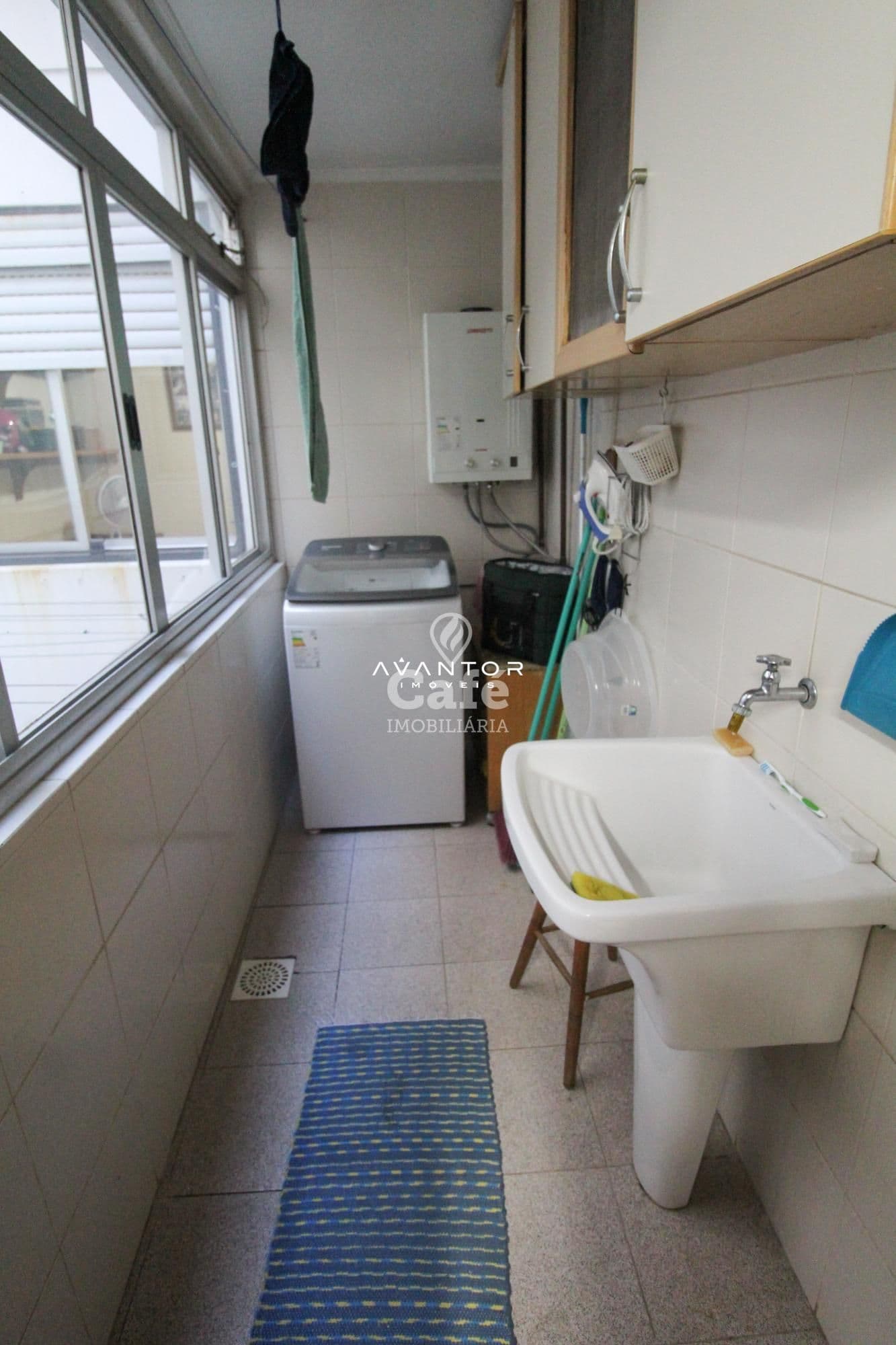 Amplo apartamento,com 3 dormitórios,sendo 1 suíte,escritório,sacada e duas vagas de garage — Apartamento com 4 quartos à venda em Nossa Senhora de Fátima, Santa Maria/RS