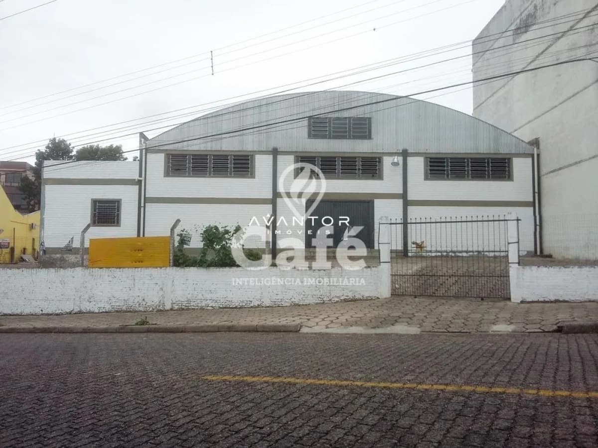 Fachada da construção com portão — Pavilhão com 4 salas à venda em Centro, Santa Maria/RS