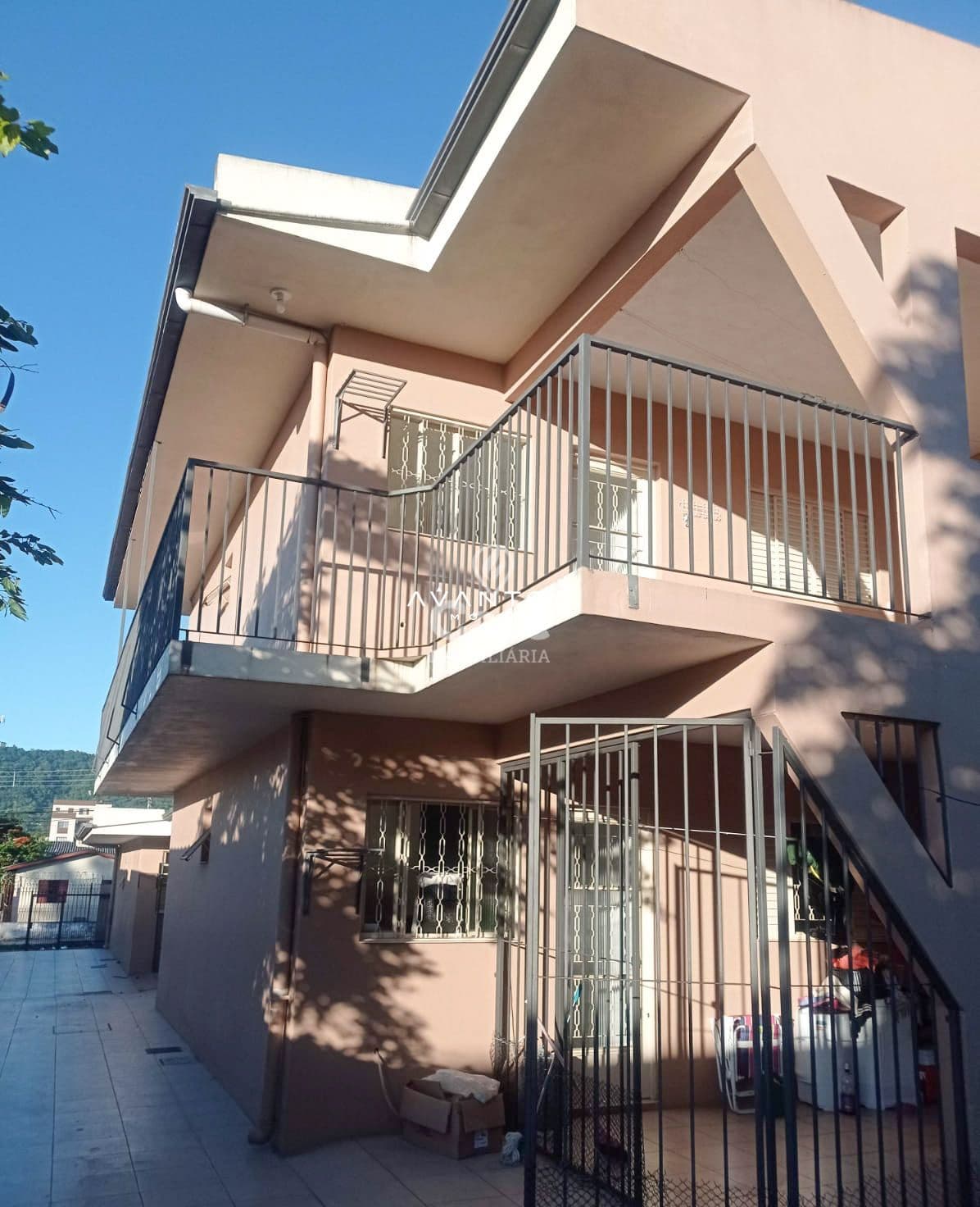 Apartamento De 2 Dormitórios, Sala de Estar, Banheiro Social, Cozinha, Área de Serviço, Sa — Apartamento com 2 quartos à venda em Carolina, Santa Maria/RS