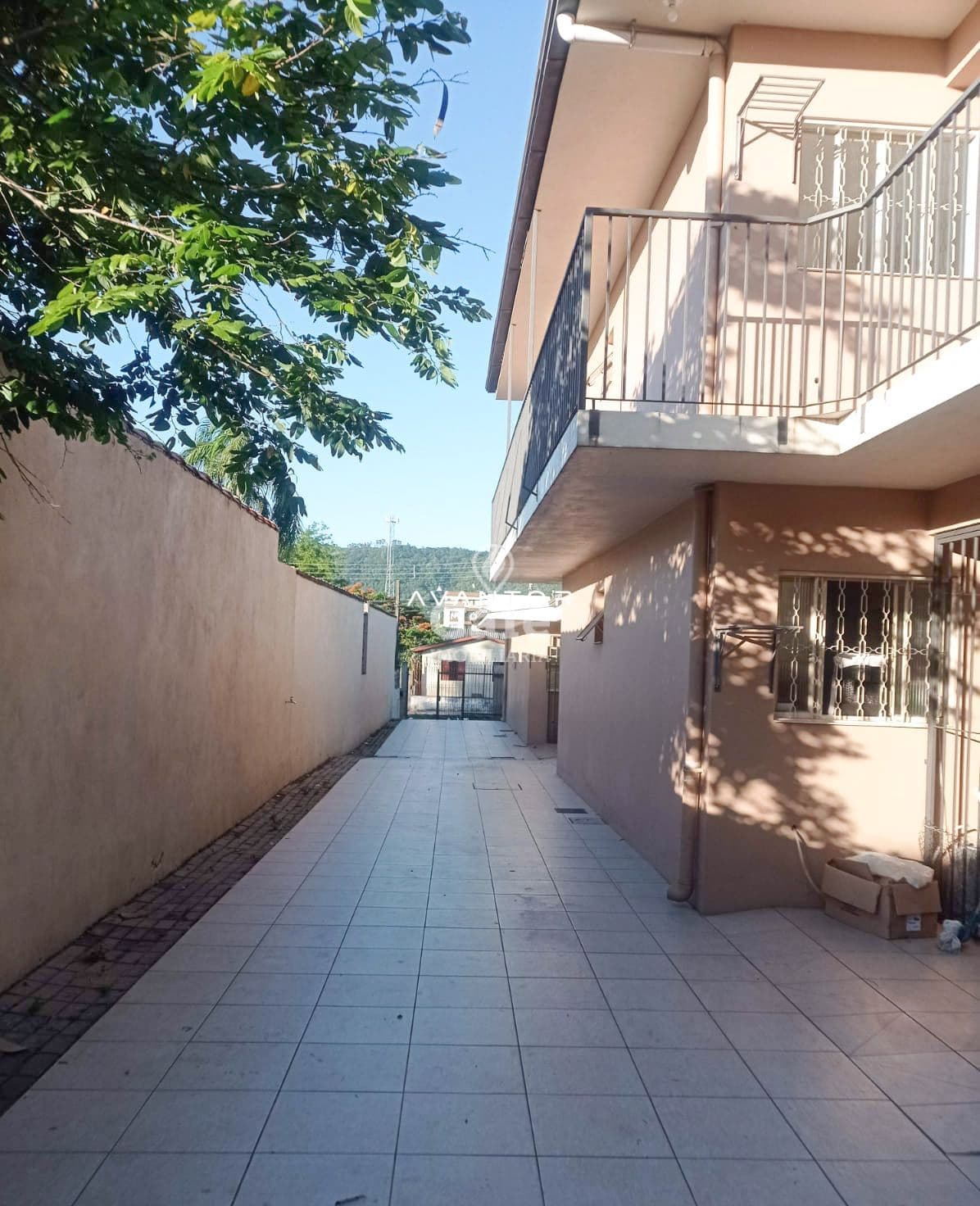 Apartamento De 2 Dormitórios, Sala de Estar, Banheiro Social, Cozinha, Área de Serviço, Sa — Apartamento com 2 quartos à venda em Carolina, Santa Maria/RS