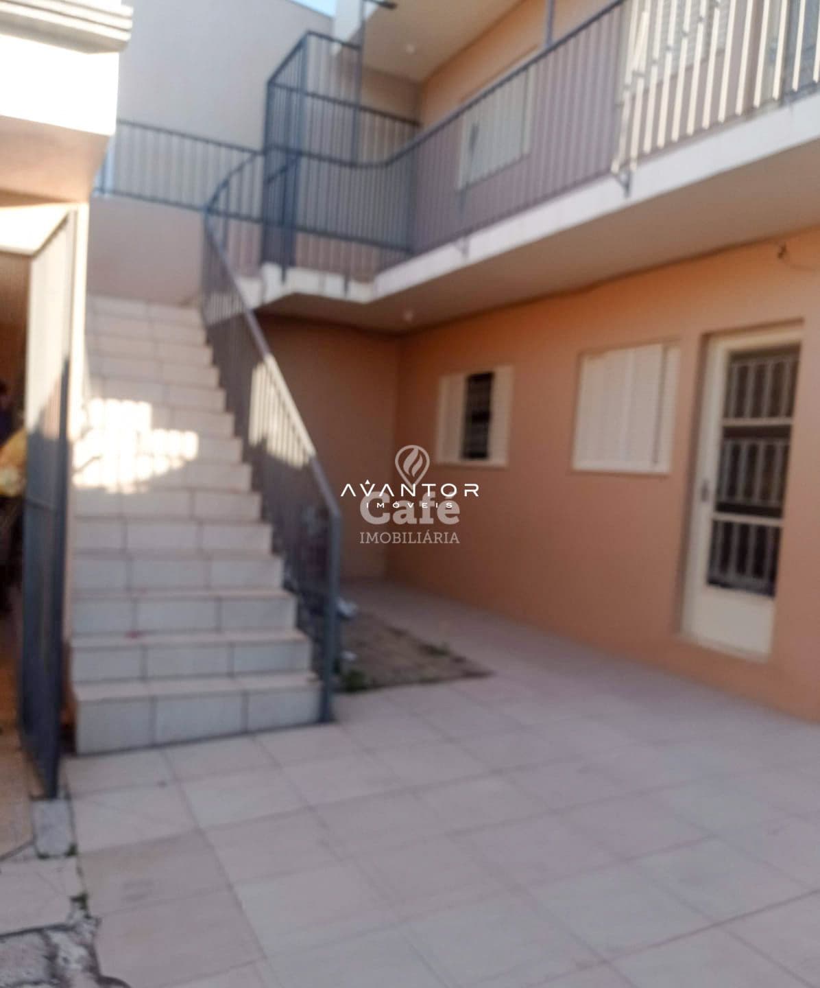 Apartamento De 2 Dormitórios, Sala de Estar, Banheiro Social, Cozinha, Área de Serviço, Sa — Apartamento com 2 quartos à venda em Carolina, Santa Maria/RS