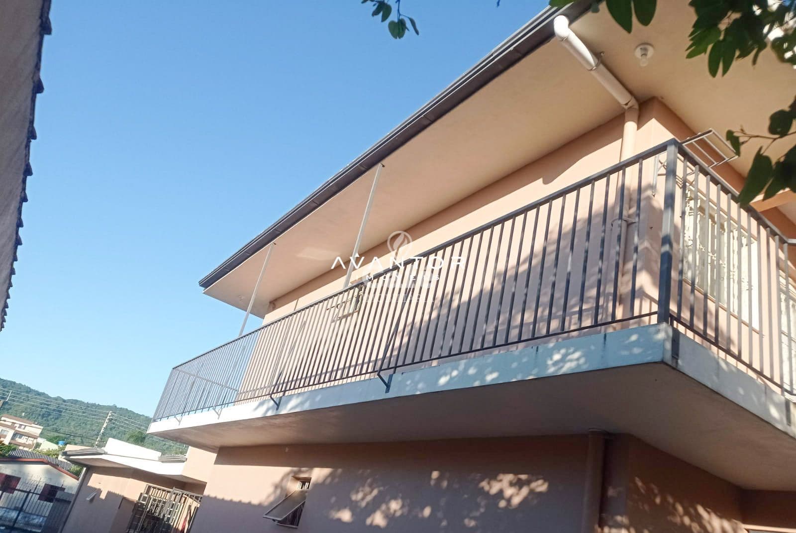 Apartamento De 2 Dormitórios, Sala de Estar, Banheiro Social, Cozinha, Área de Serviço, Sa — Apartamento com 2 quartos à venda em Carolina, Santa Maria/RS