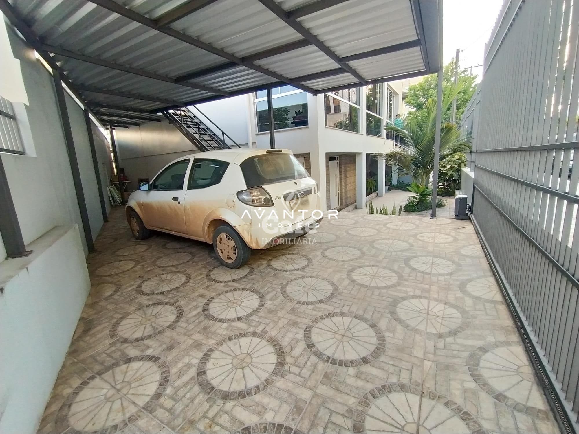 Garagem com cobertura metálica — Casa com 6 quartos à venda em Nonoai, Santa Maria/RS