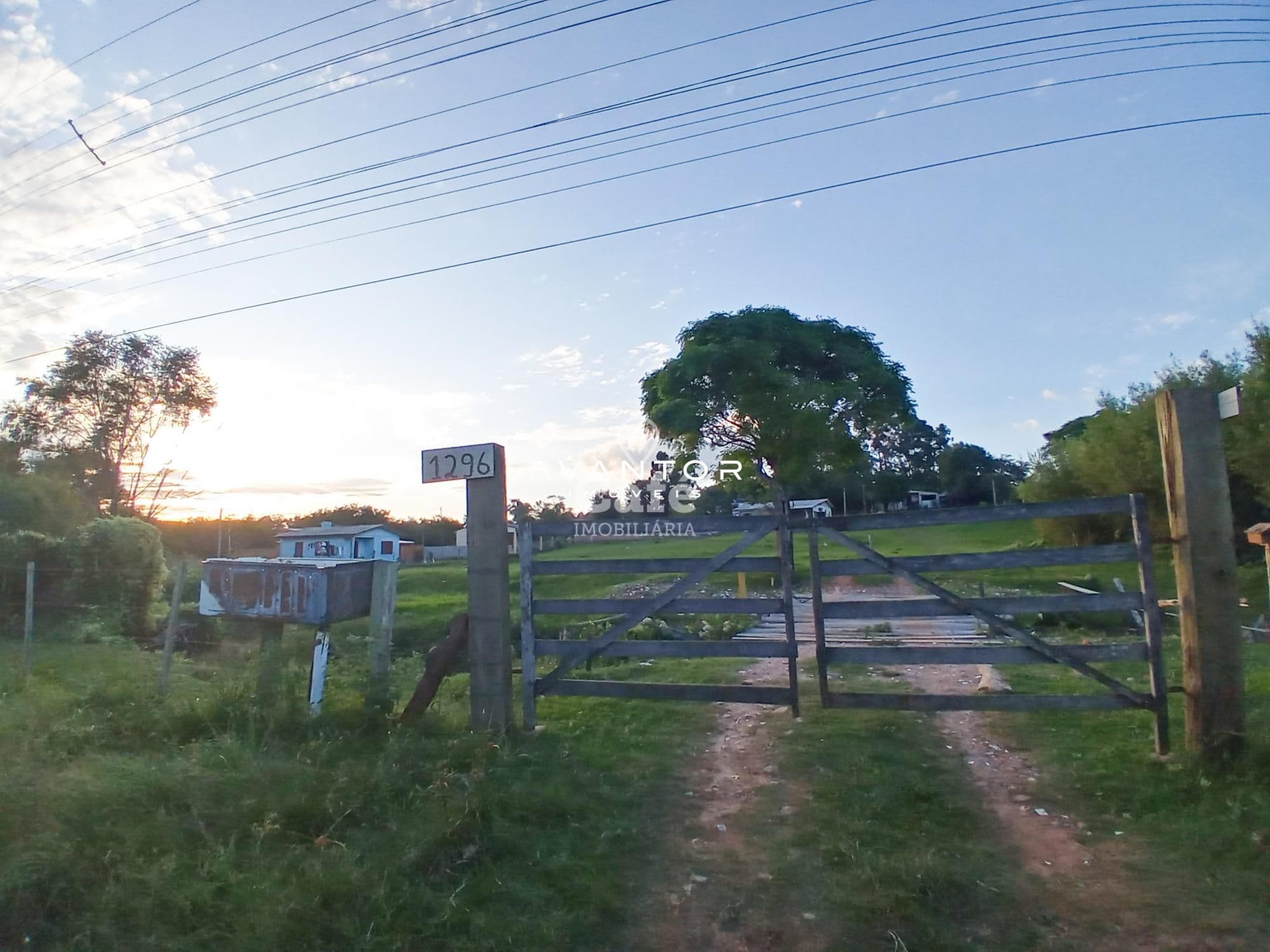 Terreno com portão de entrada — Chácara com 2 quartos à venda em Boi Morto, Santa Maria/RS