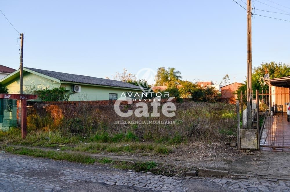 Fachada da casa com terreno — Terreno à venda em São José, Santa Maria/RS