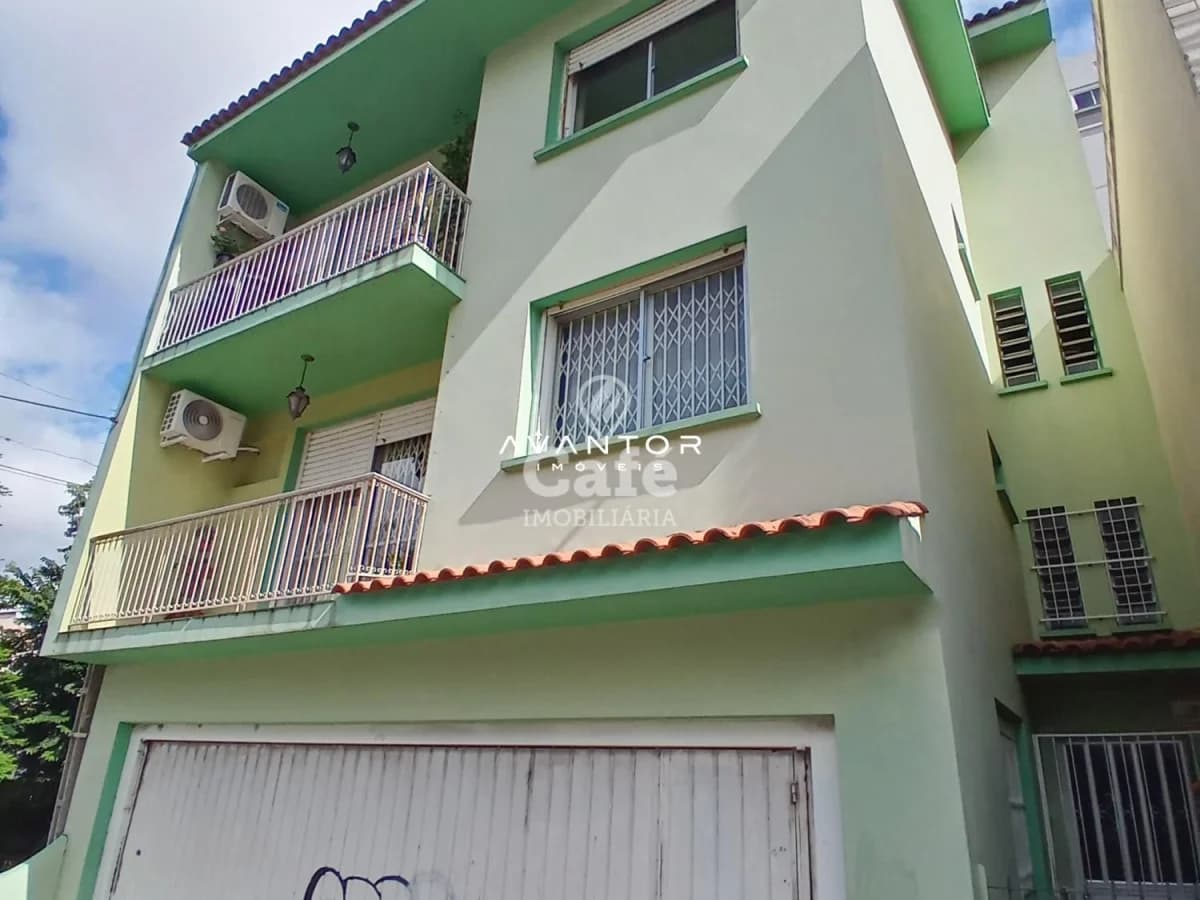Fachada da casa com garagem — Apartamento com 3 quartos à venda em Nossa Senhora de Fátima, Santa Maria/RS