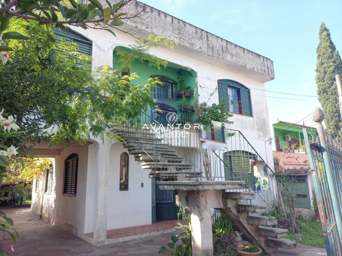 Fachada da casa com escada externa — Terreno à venda em Salgado Filho, Santa Maria/RS
