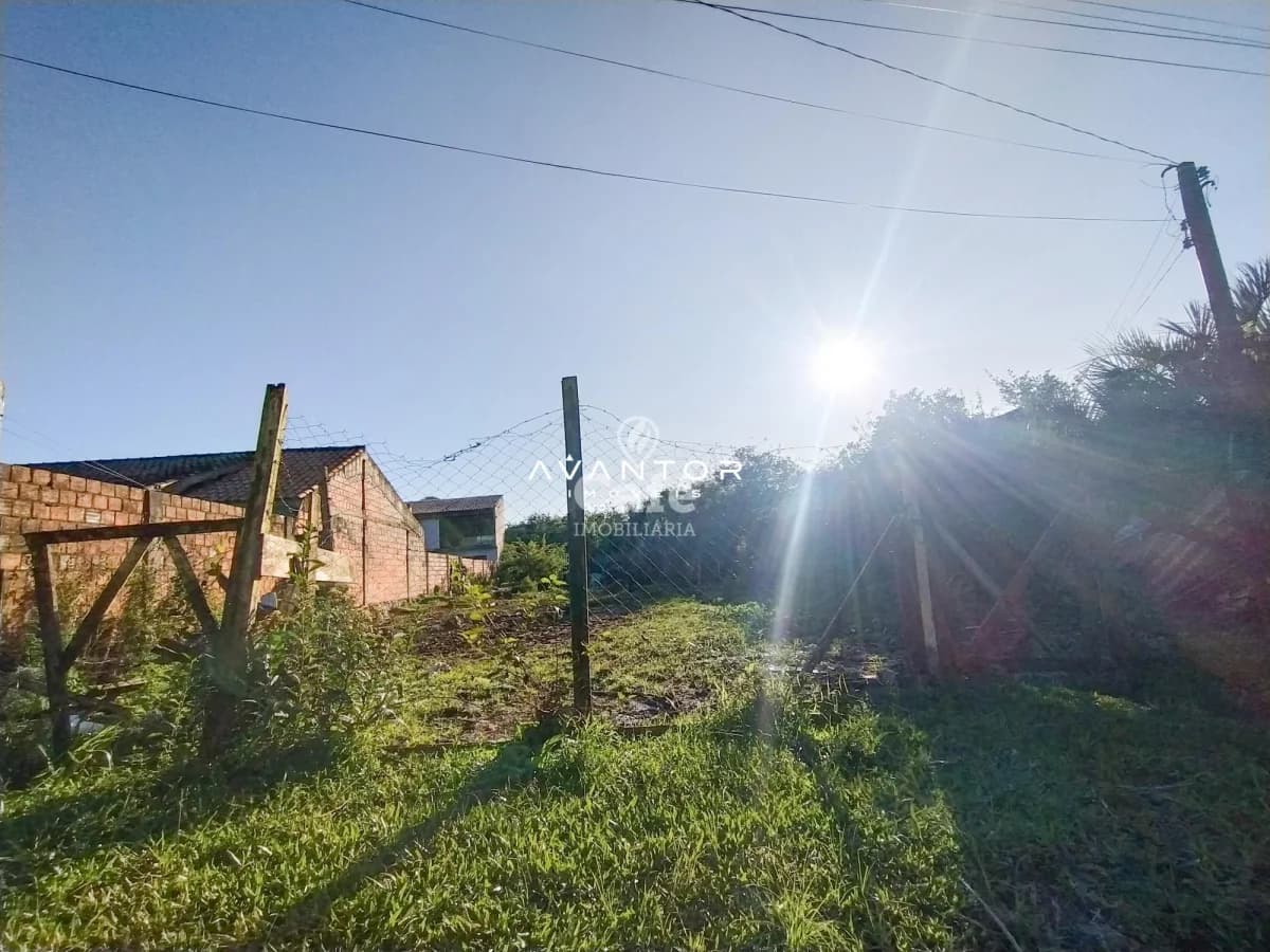Terreno com construção em alvenaria — Terreno à venda em Km 3, Santa Maria/RS