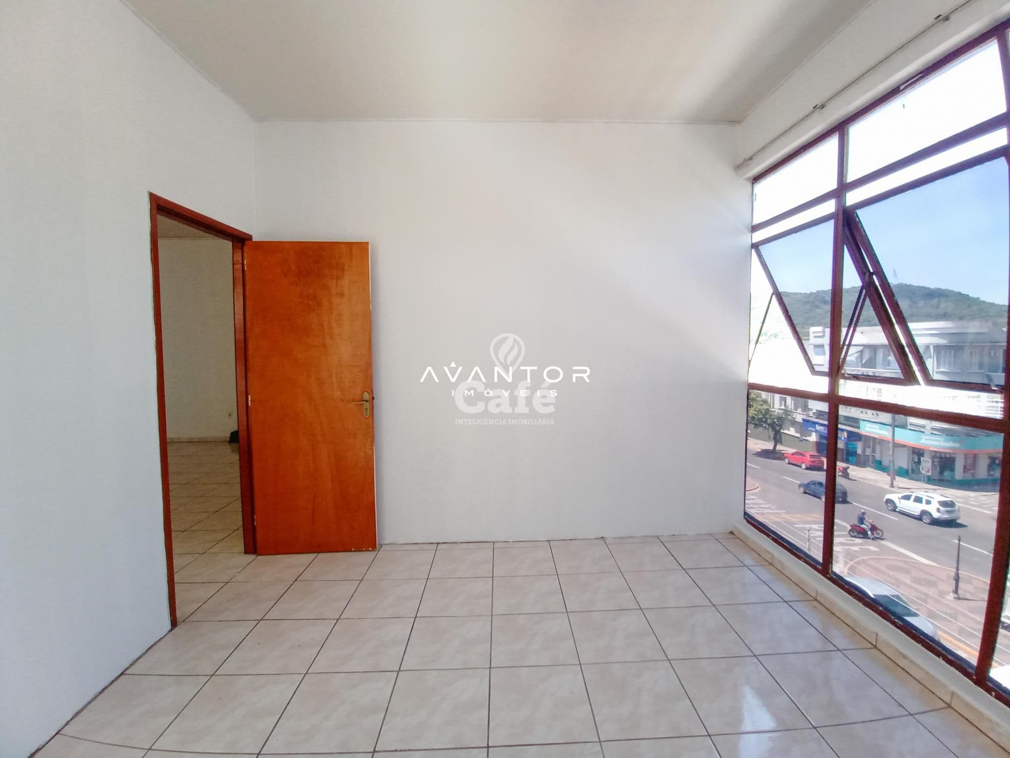 Sala Comercial com 3 salas à venda em Centro, Santa Maria/RS — foto 2 de 15