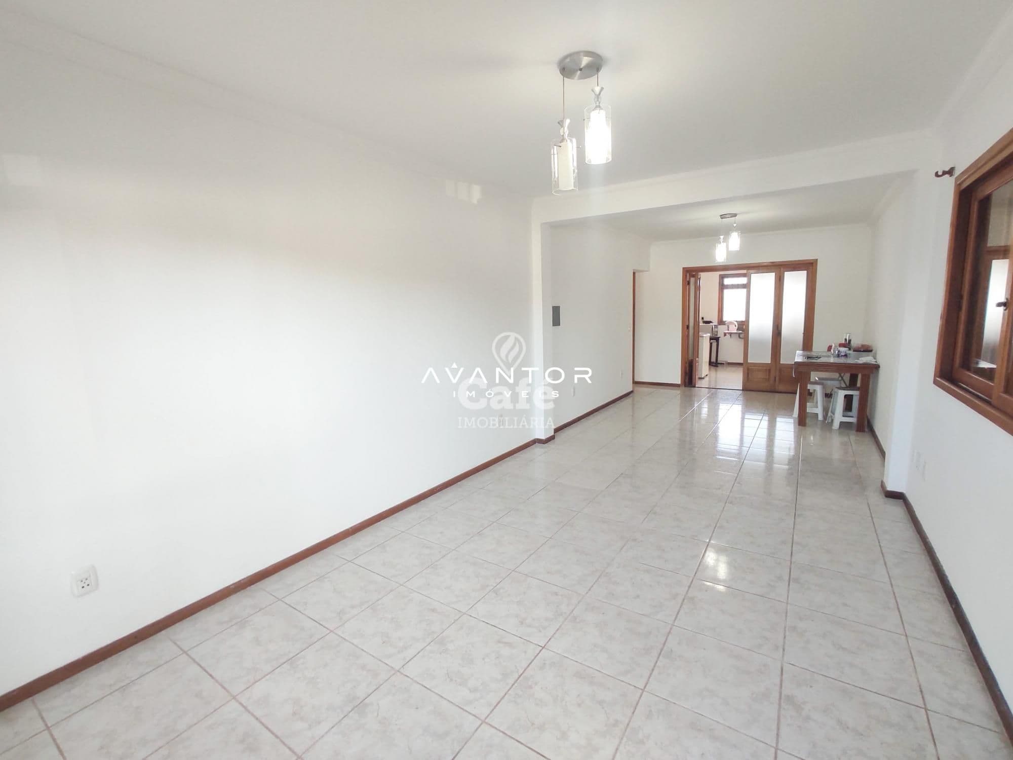 Casa térrea seminova com 2 dormitórios, 2 banheiros, 4 garagens e uma linda área gourmet c — Casa com 2 quartos à venda em Camobi, Santa Maria/RS