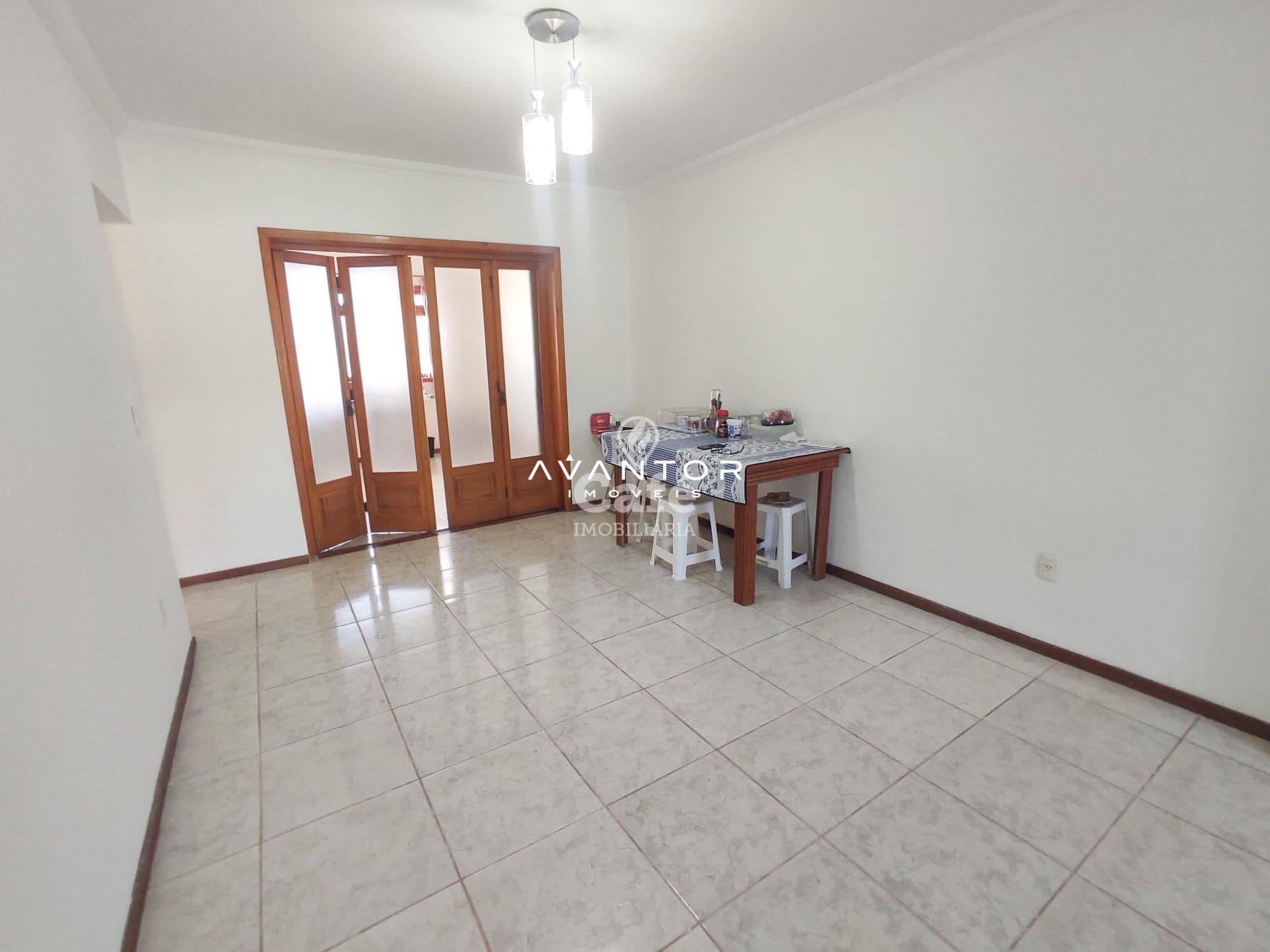 Casa térrea seminova com 2 dormitórios, 2 banheiros, 4 garagens e uma linda área gourmet c — Casa com 2 quartos à venda em Camobi, Santa Maria/RS