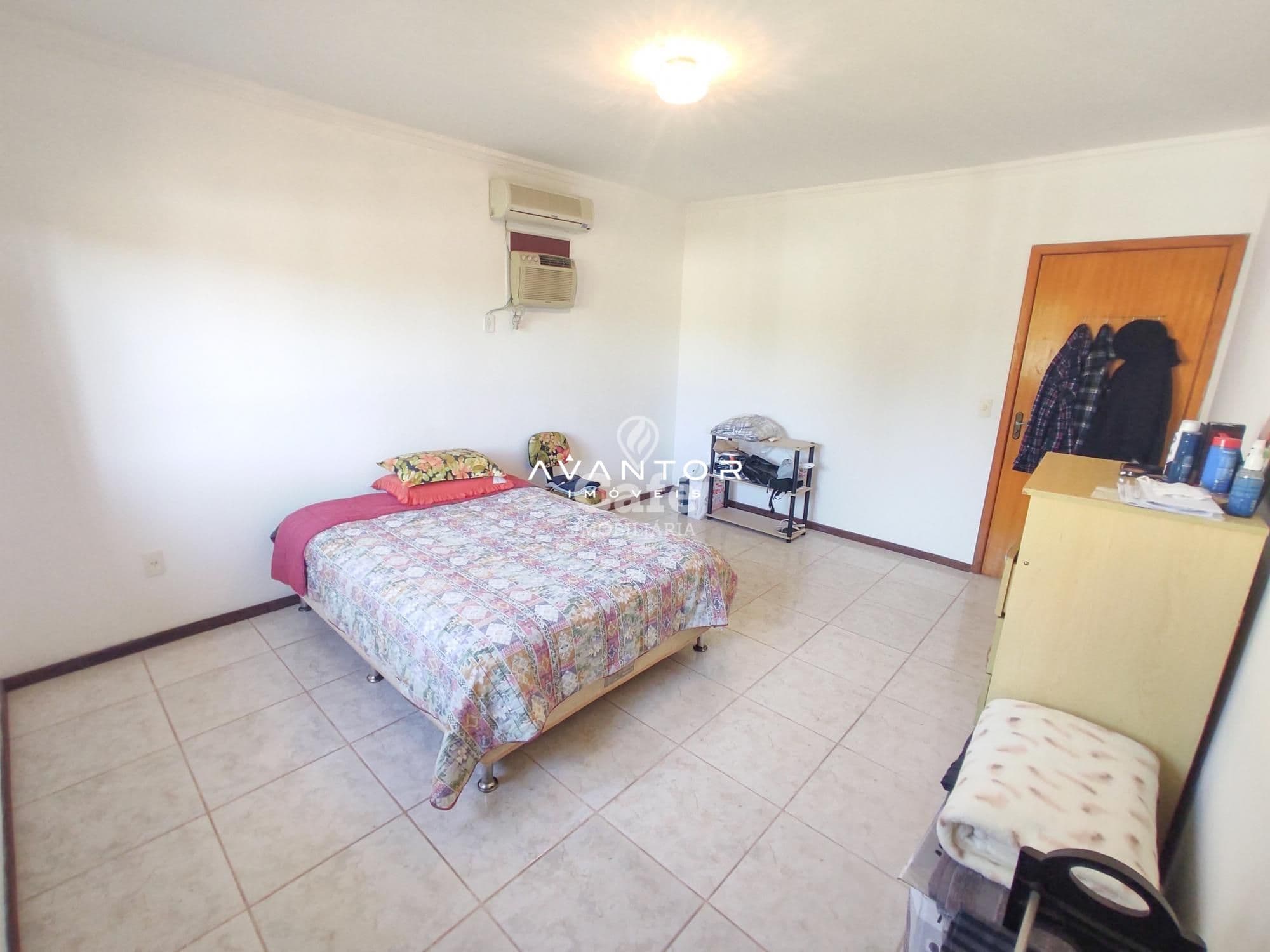 Casa térrea seminova com 2 dormitórios, 2 banheiros, 4 garagens e uma linda área gourmet c — Casa com 2 quartos à venda em Camobi, Santa Maria/RS