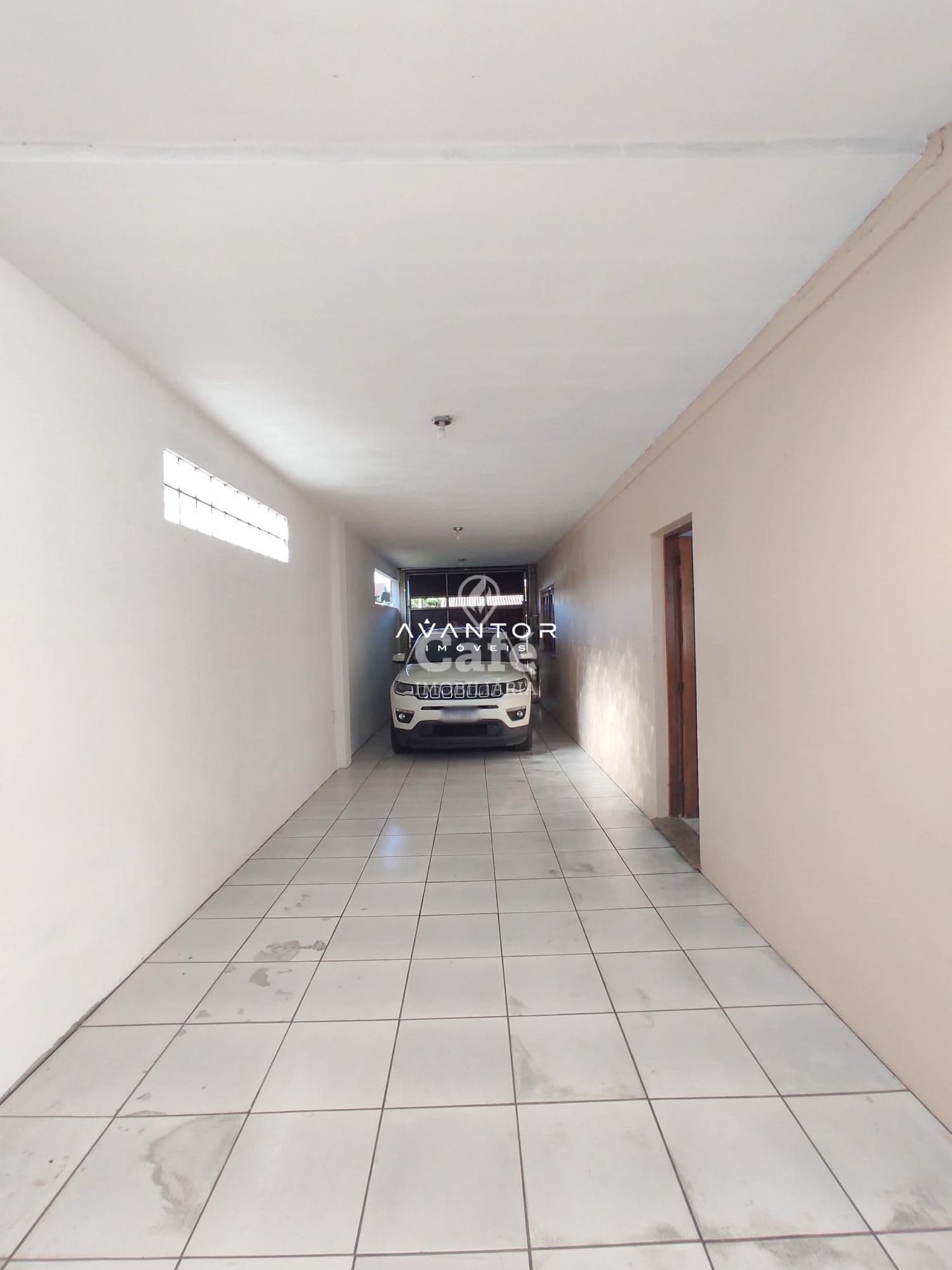 Casa térrea seminova com 2 dormitórios, 2 banheiros, 4 garagens e uma linda área gourmet c — Casa com 2 quartos à venda em Camobi, Santa Maria/RS