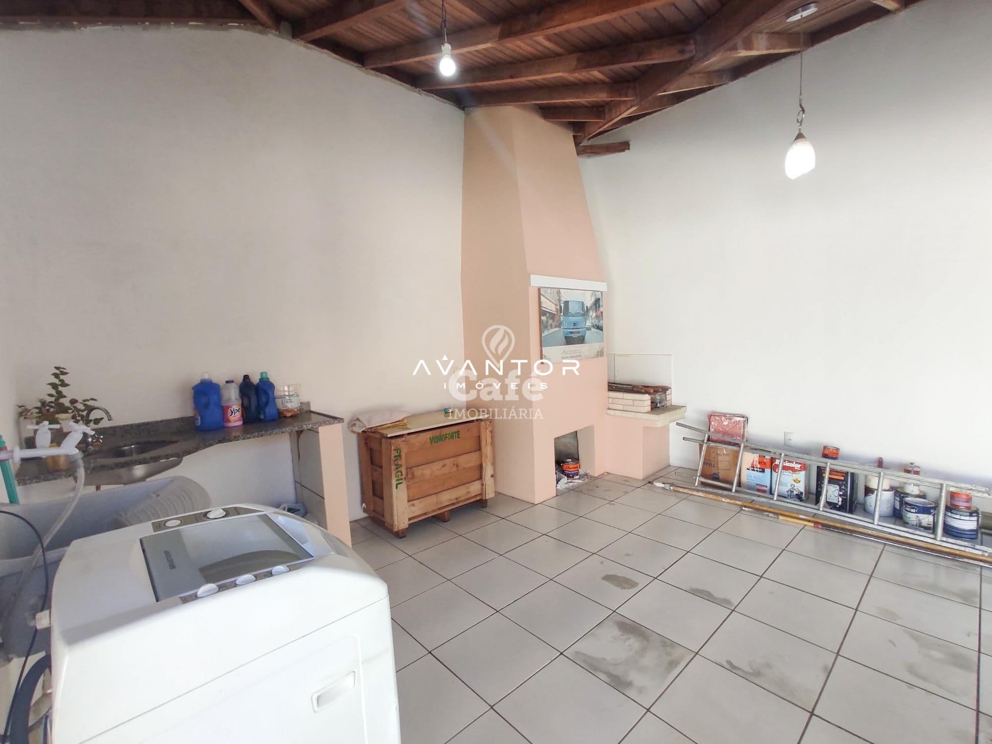 Casa térrea seminova com 2 dormitórios, 2 banheiros, 4 garagens e uma linda área gourmet c — Casa com 2 quartos à venda em Camobi, Santa Maria/RS