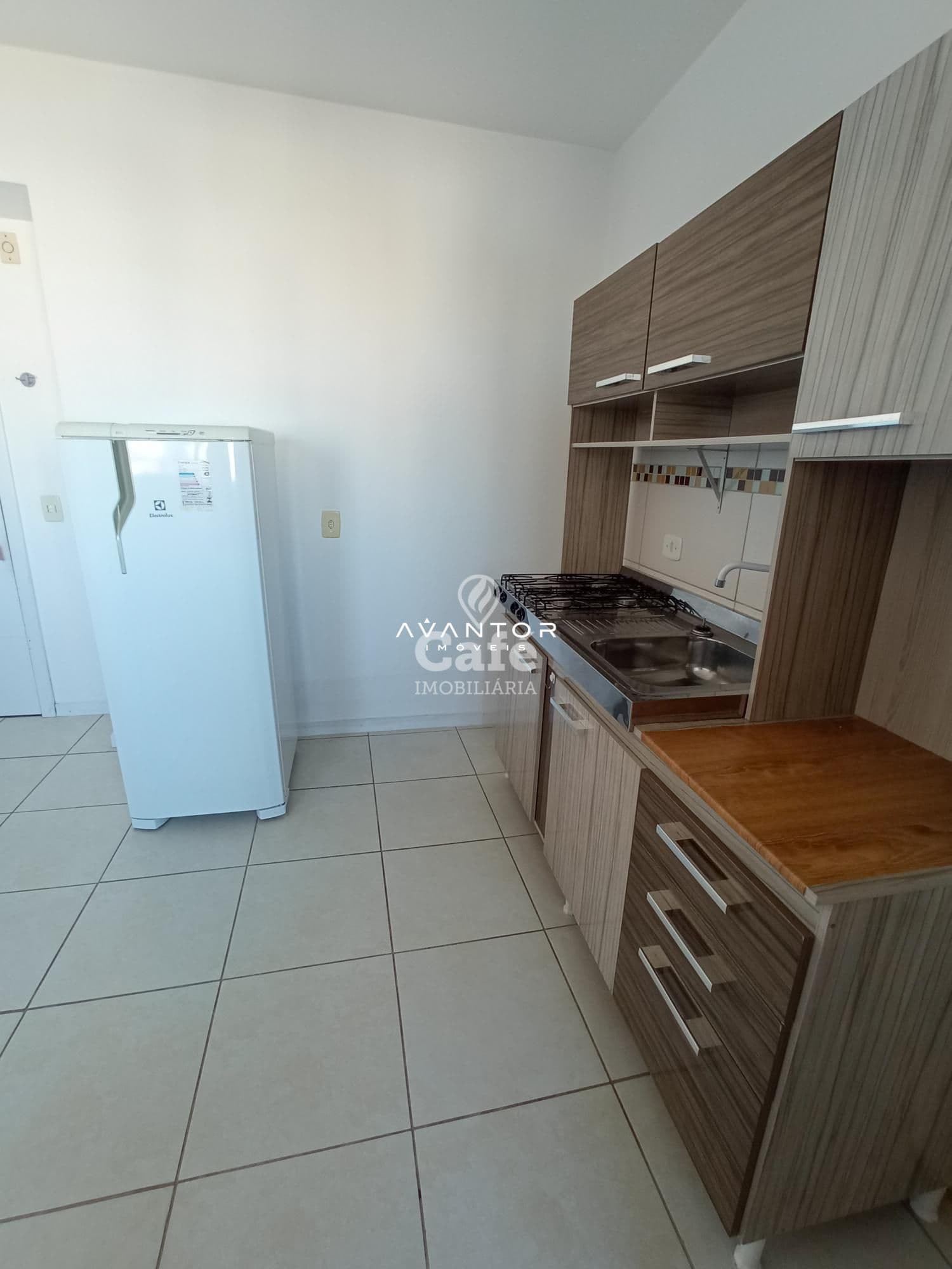 Apartamento no Centro, Mobiliado De 1 Dormitório, Sala e Cozinha Conjugadas, Banheiro Soci — Apartamento com 1 quarto à venda em Centro, Santa Maria/RS