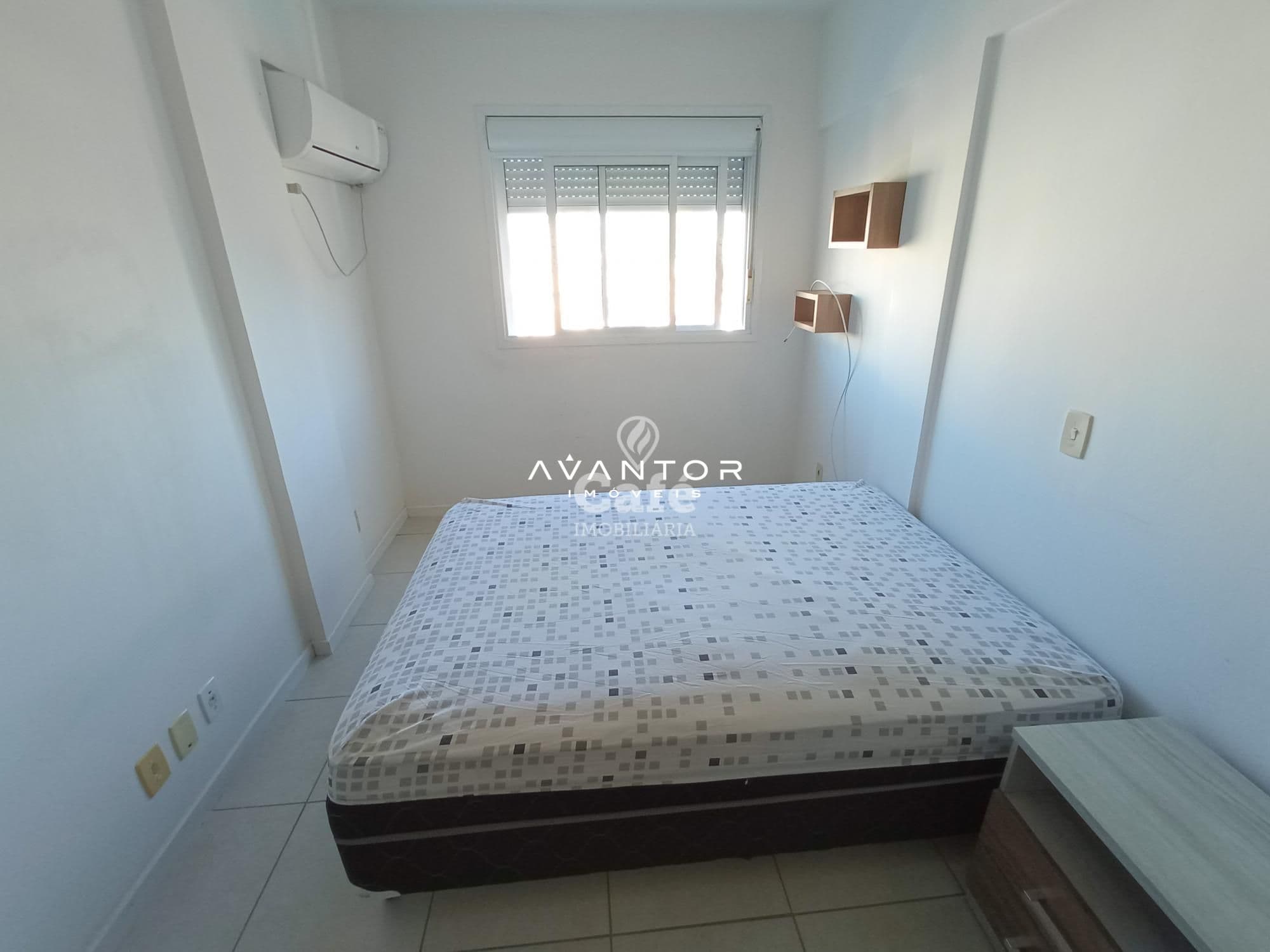 Apartamento no Centro, Mobiliado De 1 Dormitório, Sala e Cozinha Conjugadas, Banheiro Soci — Apartamento com 1 quarto à venda em Centro, Santa Maria/RS
