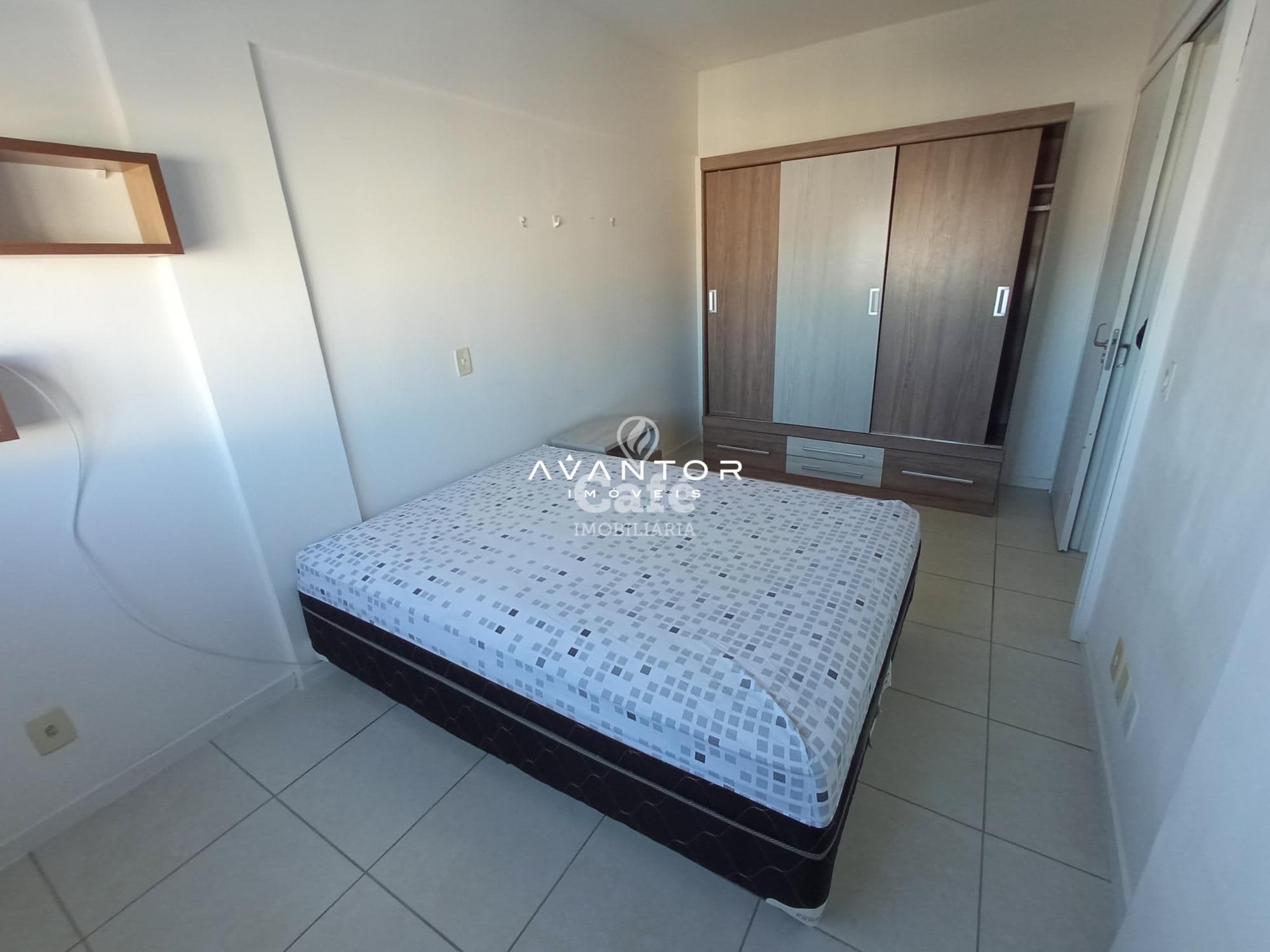 Apartamento no Centro, Mobiliado De 1 Dormitório, Sala e Cozinha Conjugadas, Banheiro Soci — Apartamento com 1 quarto à venda em Centro, Santa Maria/RS