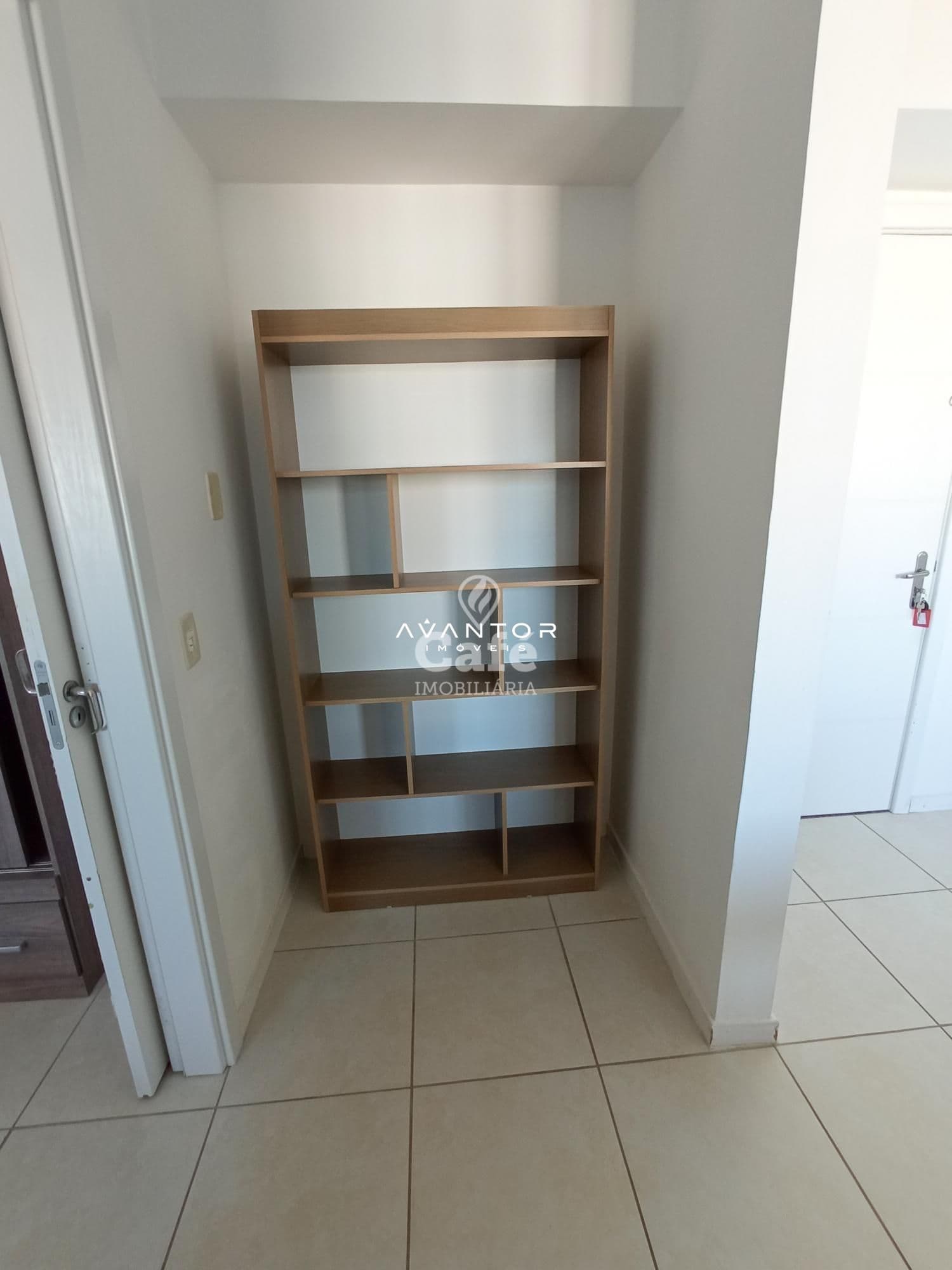 Apartamento no Centro, Mobiliado De 1 Dormitório, Sala e Cozinha Conjugadas, Banheiro Soci — Apartamento com 1 quarto à venda em Centro, Santa Maria/RS