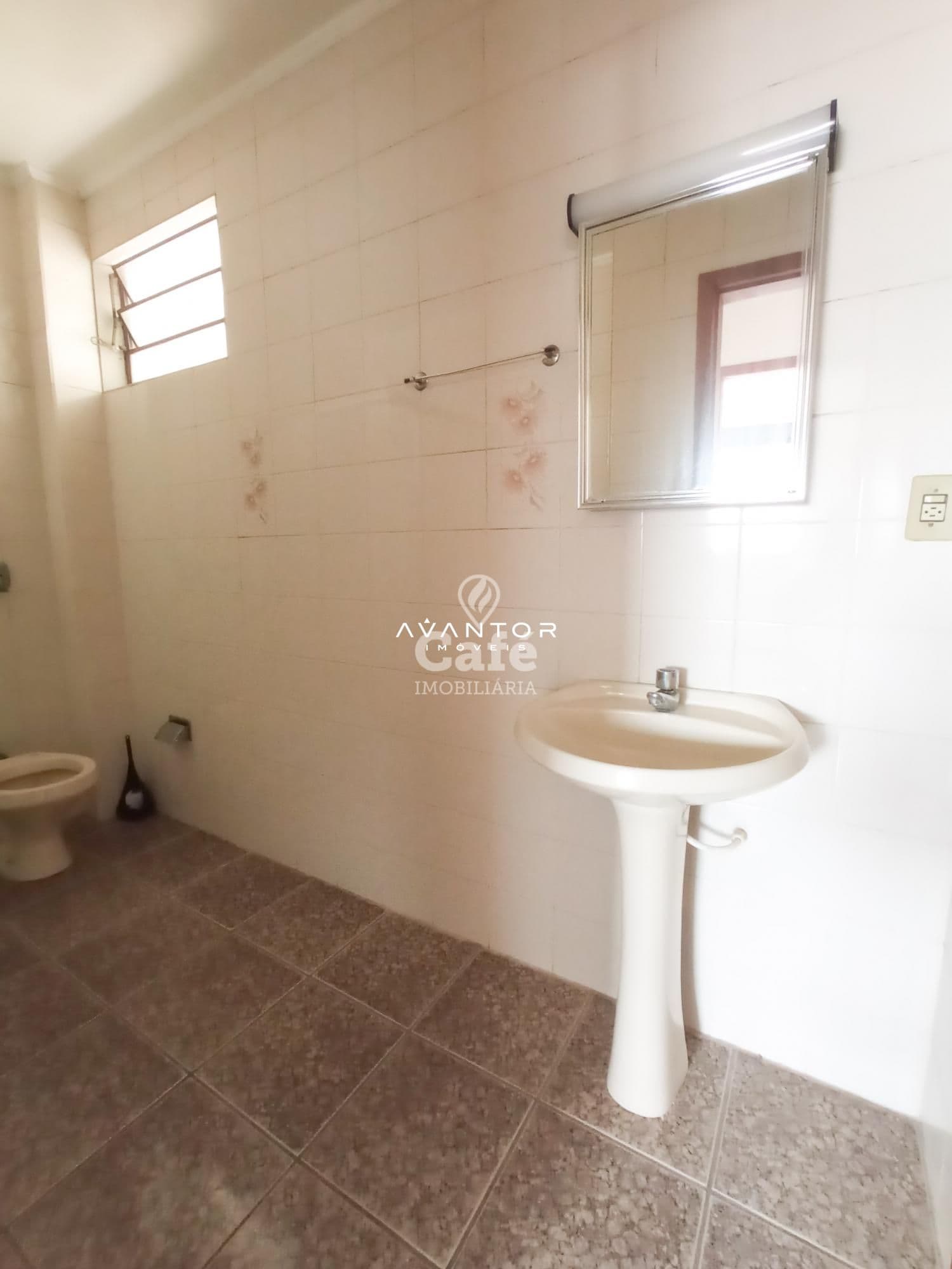 Apartamento no Centro De 2 Dormitórios, Sala de Estar, Banheiro Social, Cozinha, Área de S — Apartamento com 2 quartos à venda em Centro, Santa Maria/RS