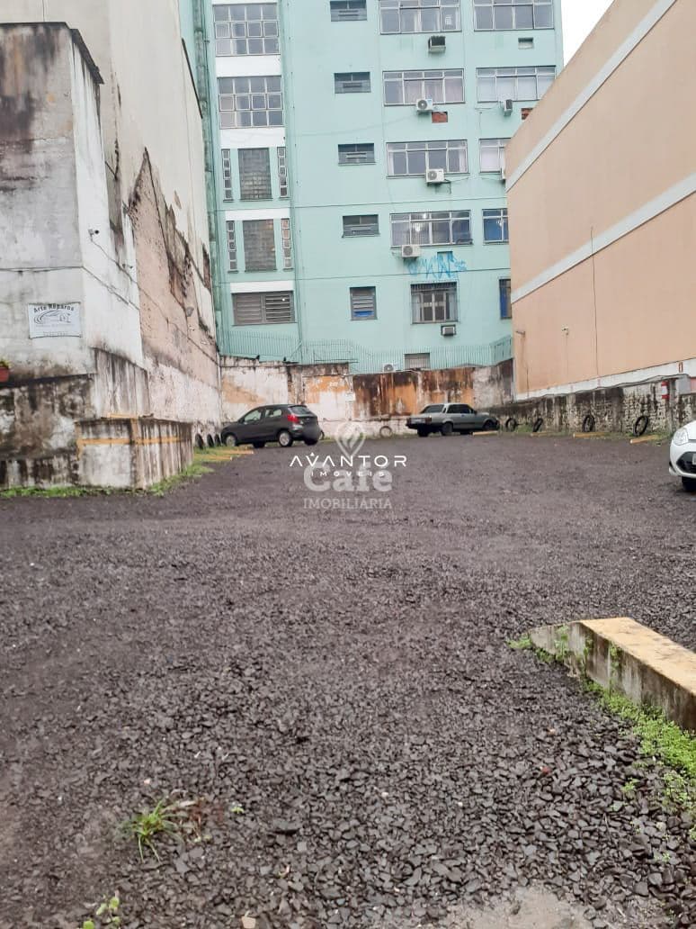 Garagem com vagas para estacionamento — Terreno à venda em Centro, Santa Maria/RS