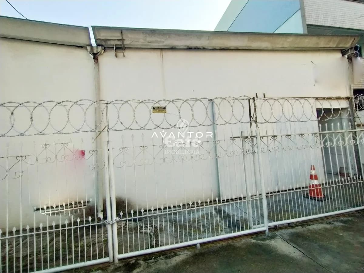 Fachada da casa com portão — Pavilhão à venda em Nossa Senhora de Fátima, Santa Maria/RS