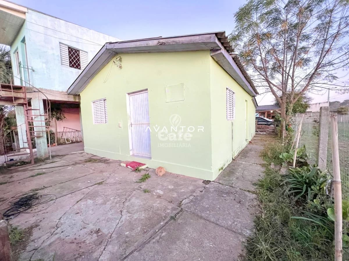Fachada da casa com pátio — Terreno à venda em Boi Morto, Santa Maria/RS