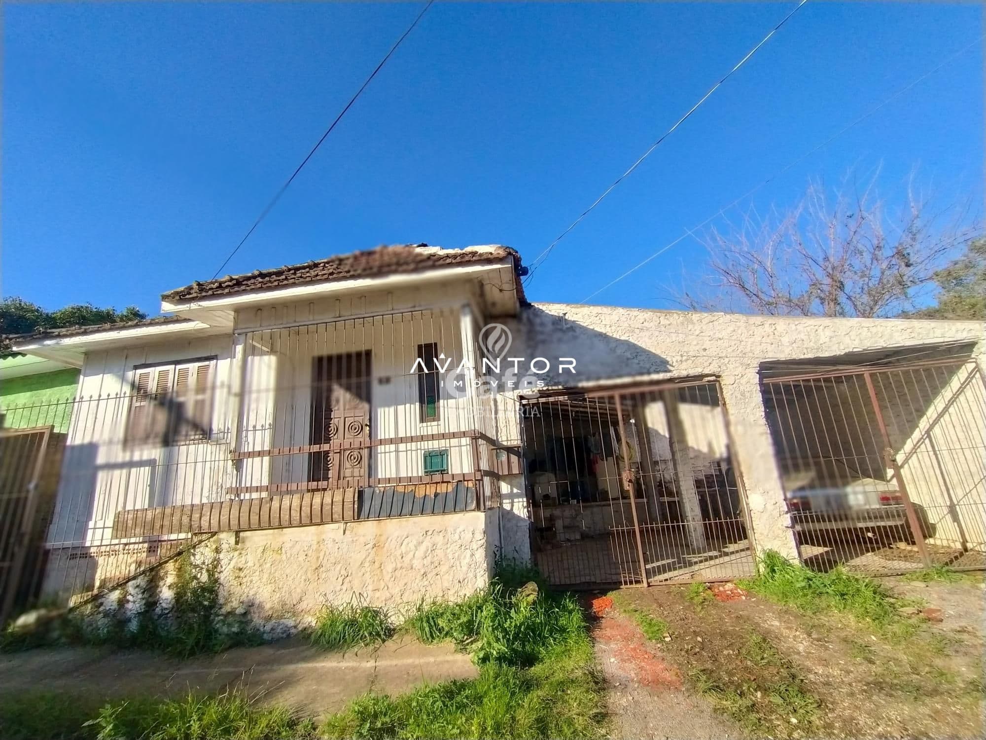 Fachada da casa com varanda — Terreno à venda em Urlândia, Santa Maria/RS