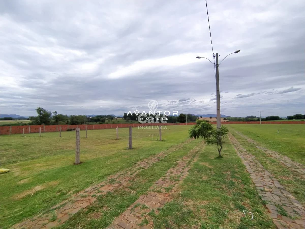 Terreno com cerca demarcada — Terreno à venda no Residencial Parque dos Ipês, em Zona rural, Santa Maria/RS