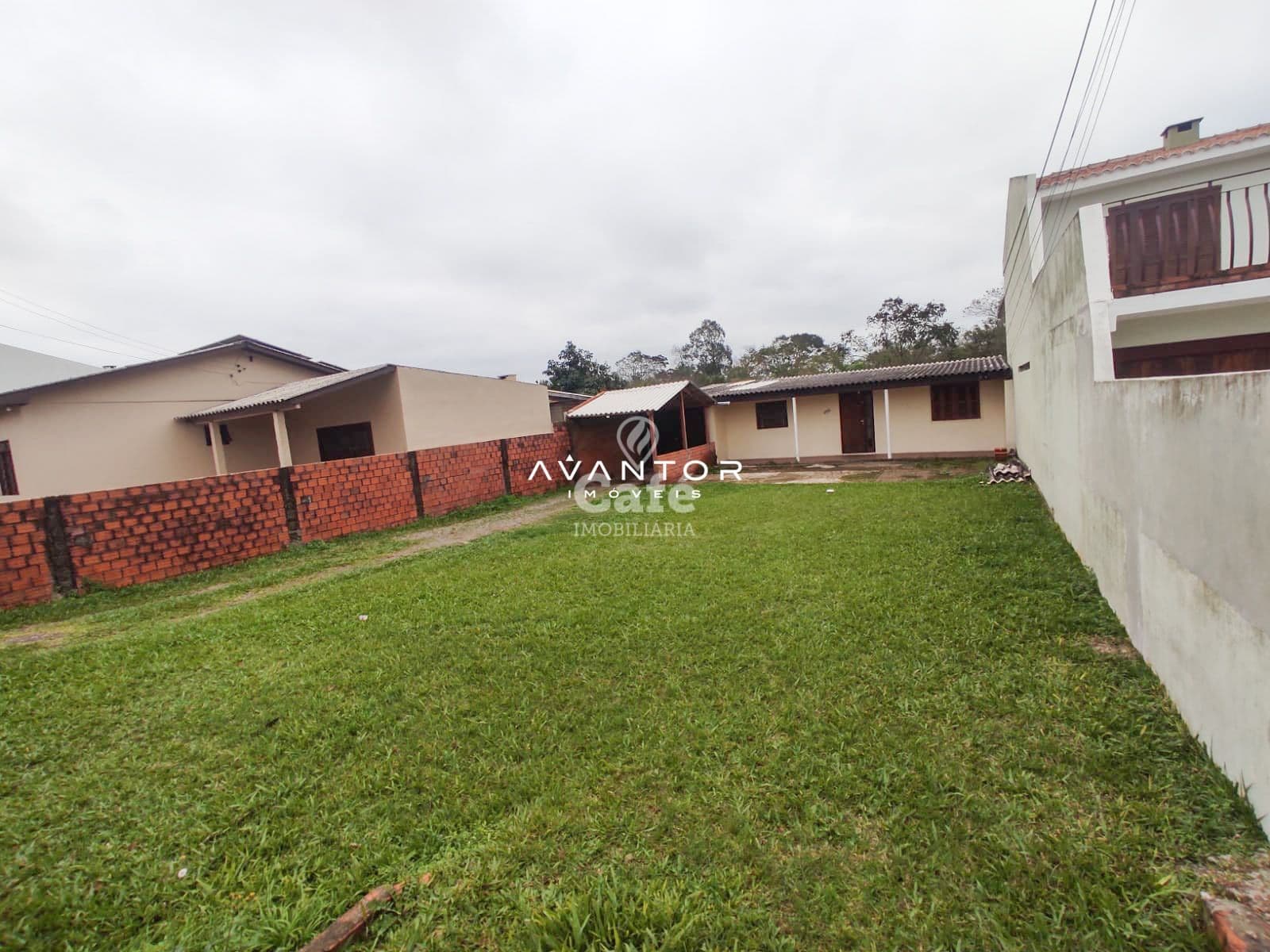 Casa com 03 dormitórios e amplo terreno no residencial Lopes — Casa com 3 quartos à venda em Pinheiro Machado, Santa Maria/RS