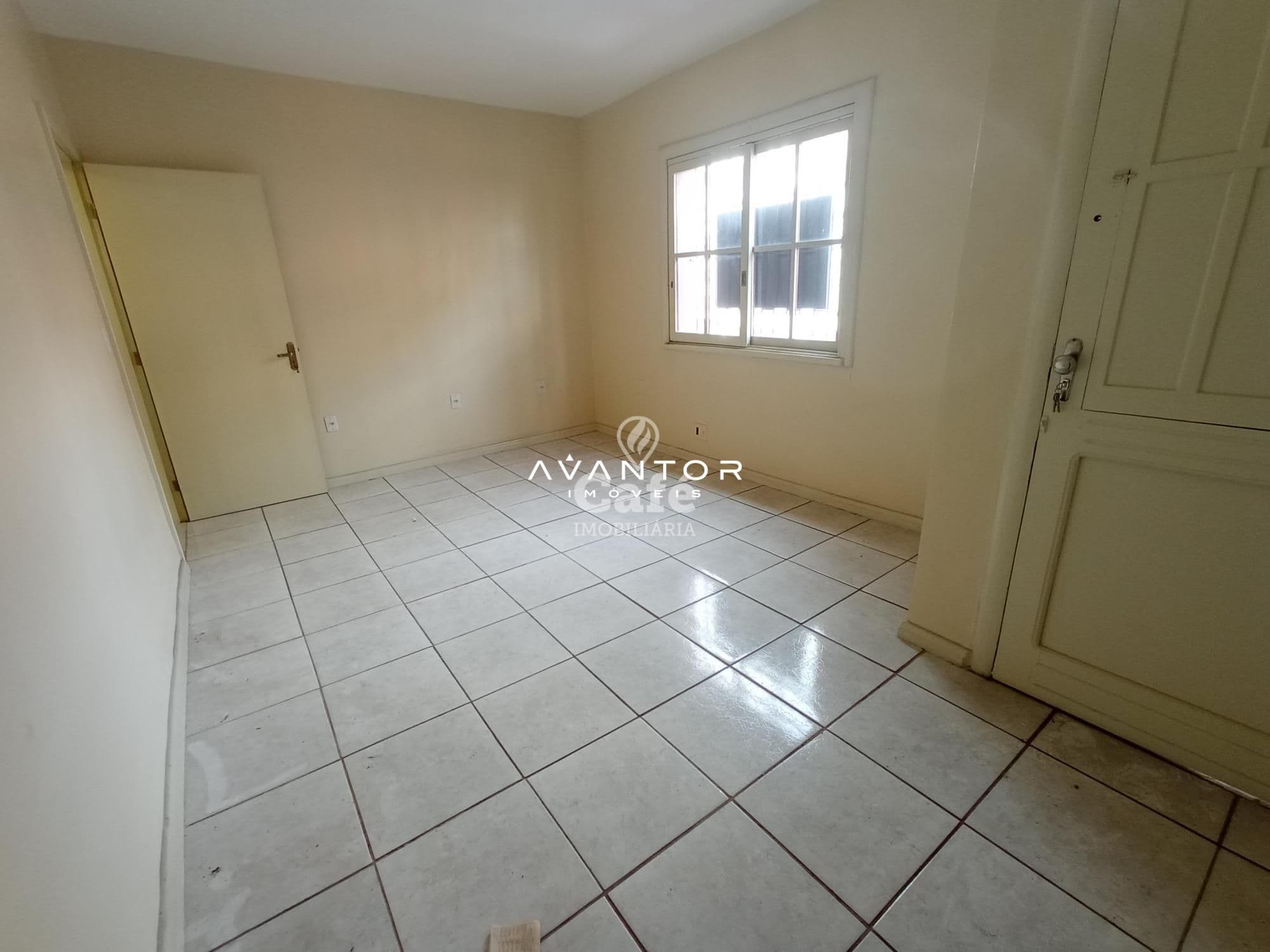 Conjunto de Salas Comerciais são 4 Salas, 2 Banheiros, Banheira de Hidromassagem e Sacada — Sala Comercial com 4 salas à venda em Centro, Santa Maria/RS
